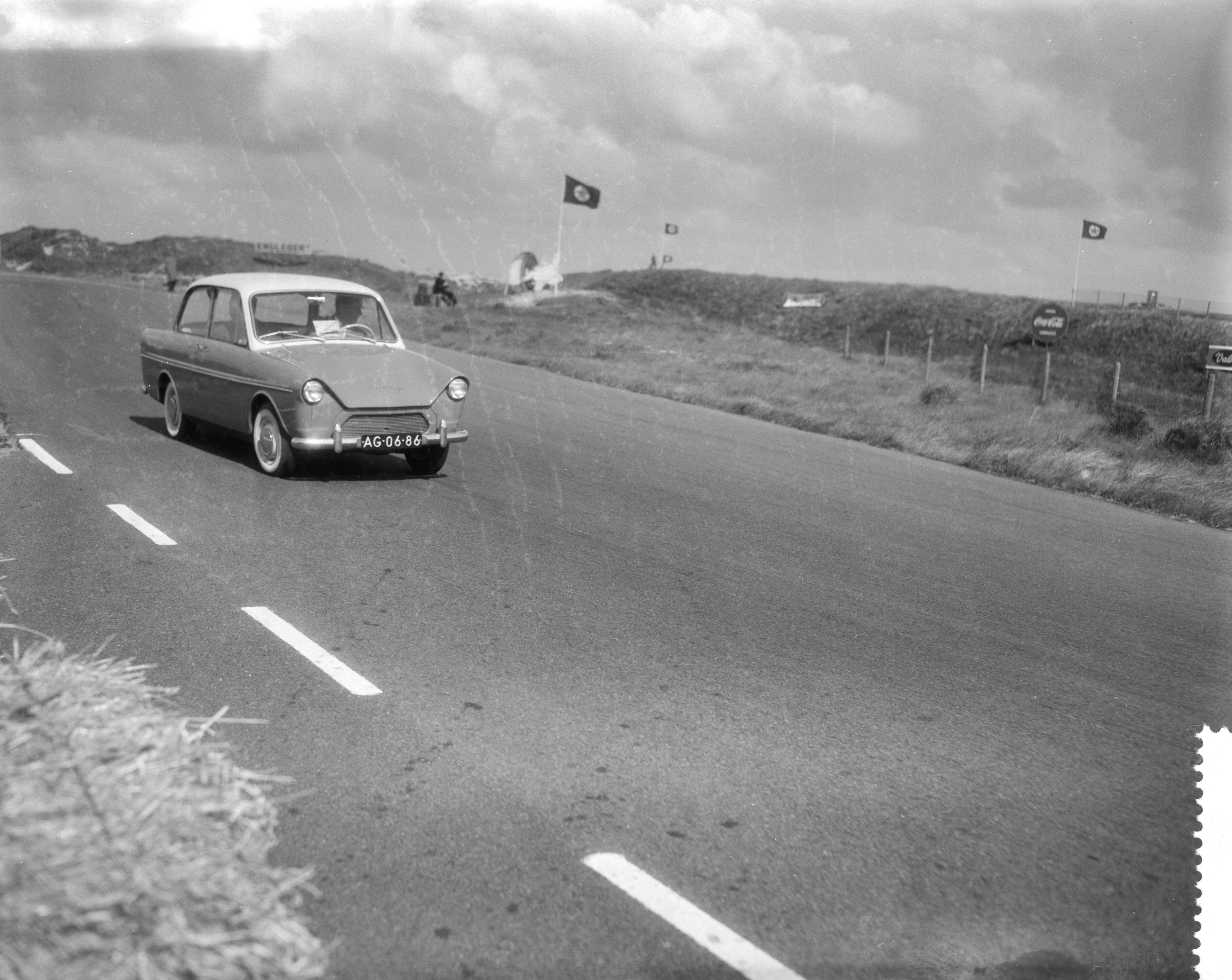 Grand Prix Zandvoort 1959 — Training Grand Prix op het circuit van Zandvoort. DAF auto op het circuit — Foto: Pot, Harry / Anefo. Licentie: Set B: Rechtenvrij / Publiek Domein. Bron: Nationaal Archief. http://hdl.handle.net/10648/a995069e-d0b4-102d-bcf8-003048976d84