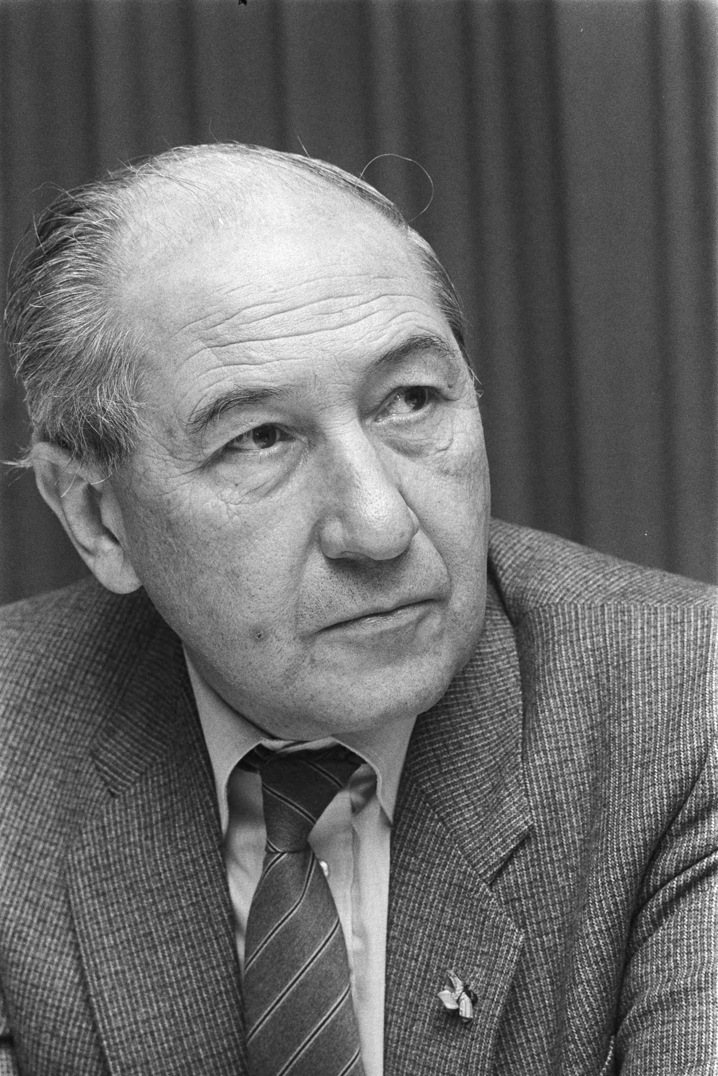 Fotocollectie Anefo — Den Haag , persconferentie VNO en NCW m.b.t. herziening stelsel Sociale Zakerheid; nr. 18, 19 Van Brussel (VNO) kop, nr. 20, 21 Van Huijben (NCW) / — Foto: Croes, Rob C. / Anefo. Licentie: Set B: Rechtenvrij / Publiek Domein. Bron: Nationaal Archief. http://hdl.handle.net/10648/ad32969a-d0b4-102d-bcf8-003048976d84