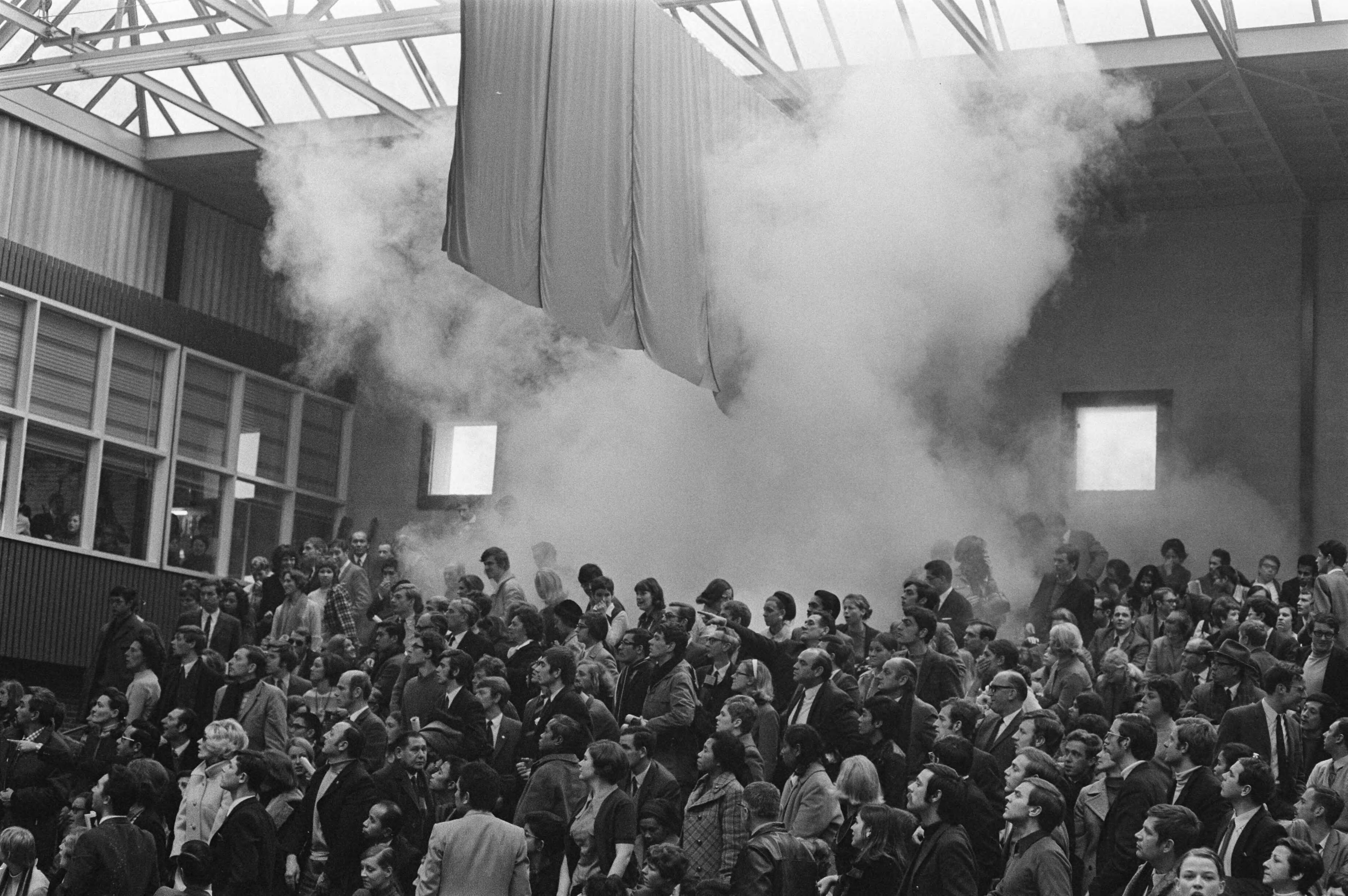 Fotocollectie Anefo — Internationale badmintonwedstrijden in Duinwijckhal Haarlem Spelmoment — Foto: Verhoeff, Bert / Anefo. Licentie: Set B: Rechtenvrij / Publiek Domein. Bron: Nationaal Archief. http://hdl.handle.net/10648/ab8d436c-d0b4-102d-bcf8-003048976d84