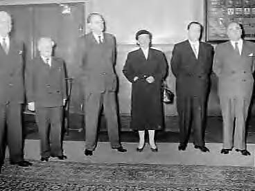Fotocollectie Anefo — Congres van de Partij van de Arbeid in Den Haag. Ontvangst door burgemeester van Amsterdam van buitenlandse gedelegeerden — Foto: Bilsen, Joop van / Anefo. Licentie: Set B: Rechtenvrij / Publiek Domein. Bron: Nationaal Archief. http://hdl.handle.net/10648/a95985d8-d0b4-102d-bcf8-003048976d84
