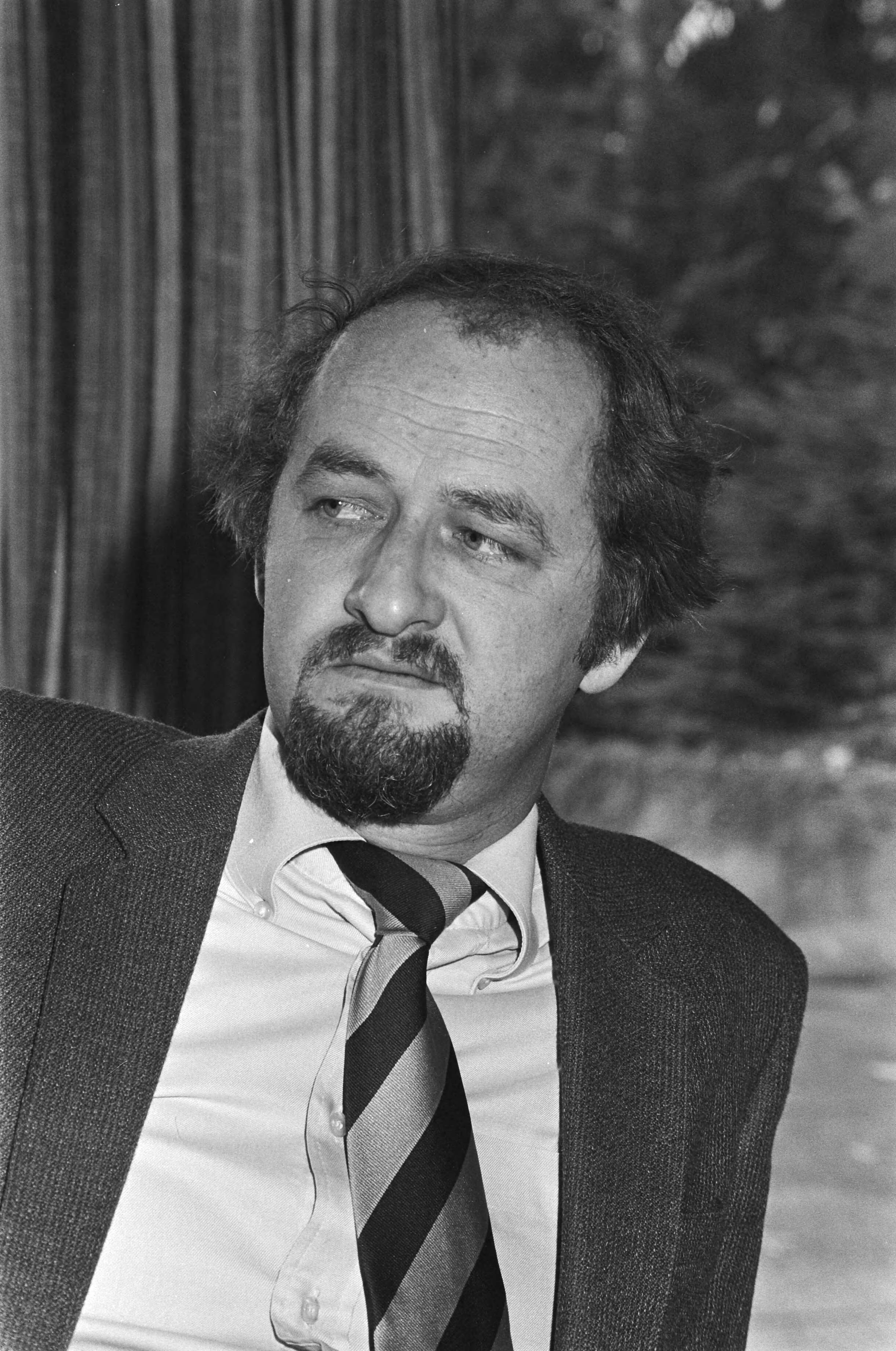 Algemene vergadering betaald voetbal te Zeist — De heer Schoenmakers, bestuurslid KNVB — Foto: Dijk, Hans van / Anefo. Licentie: Set B: Rechtenvrij / Publiek Domein. Bron: Nationaal Archief. http://hdl.handle.net/10648/ad08d76a-d0b4-102d-bcf8-003048976d84