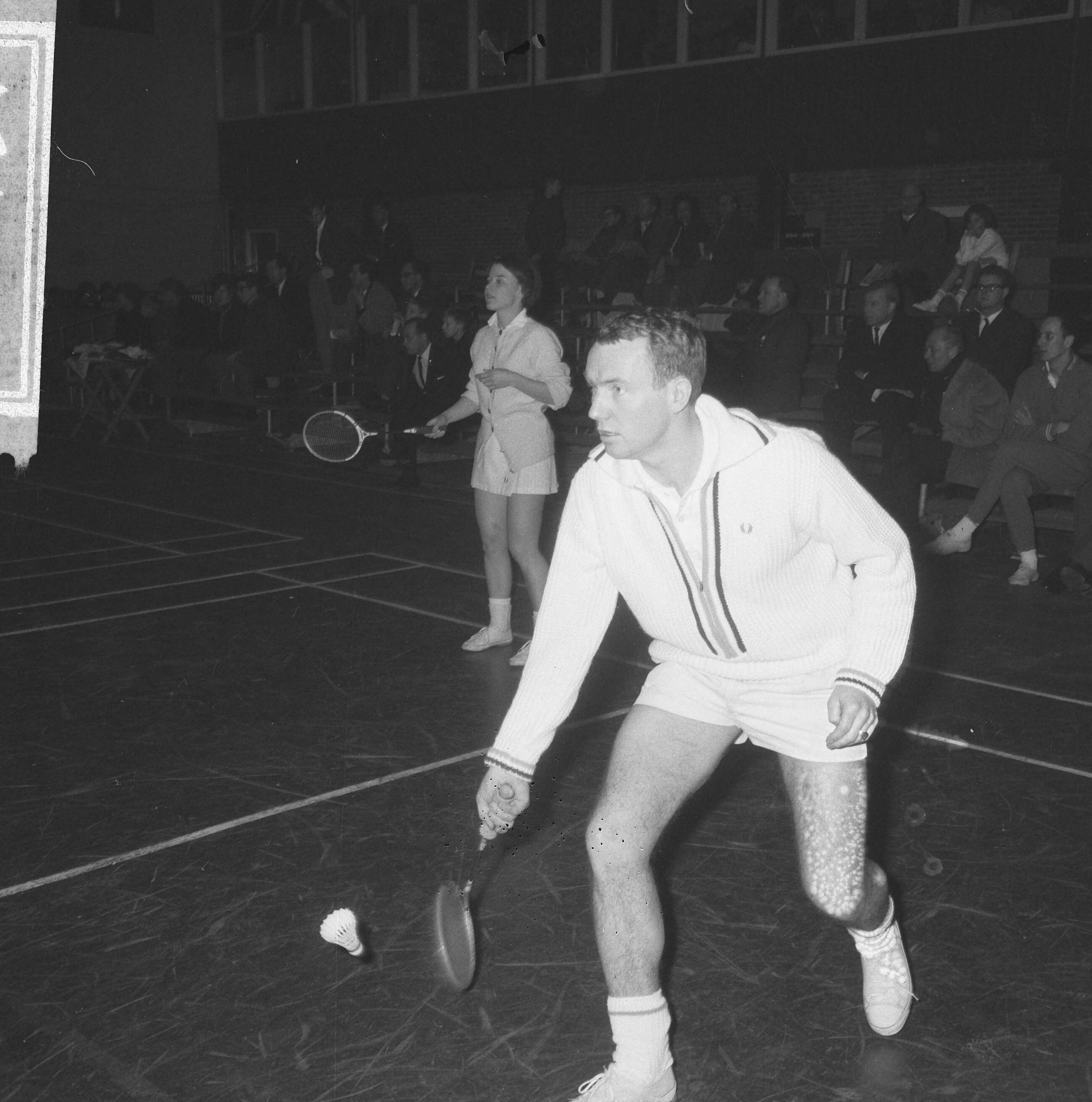 Fotocollectie Anefo — Internationale Badminton kampioenschappen te Haarlem, kampioen bij de heren de Deen Knud Age Nielsen — Foto: Nijs, Jac. de / Anefo. Licentie: Set B: Rechtenvrij / Publiek Domein. Bron: Nationaal Archief. http://hdl.handle.net/10648/aada9514-d0b4-102d-bcf8-003048976d84