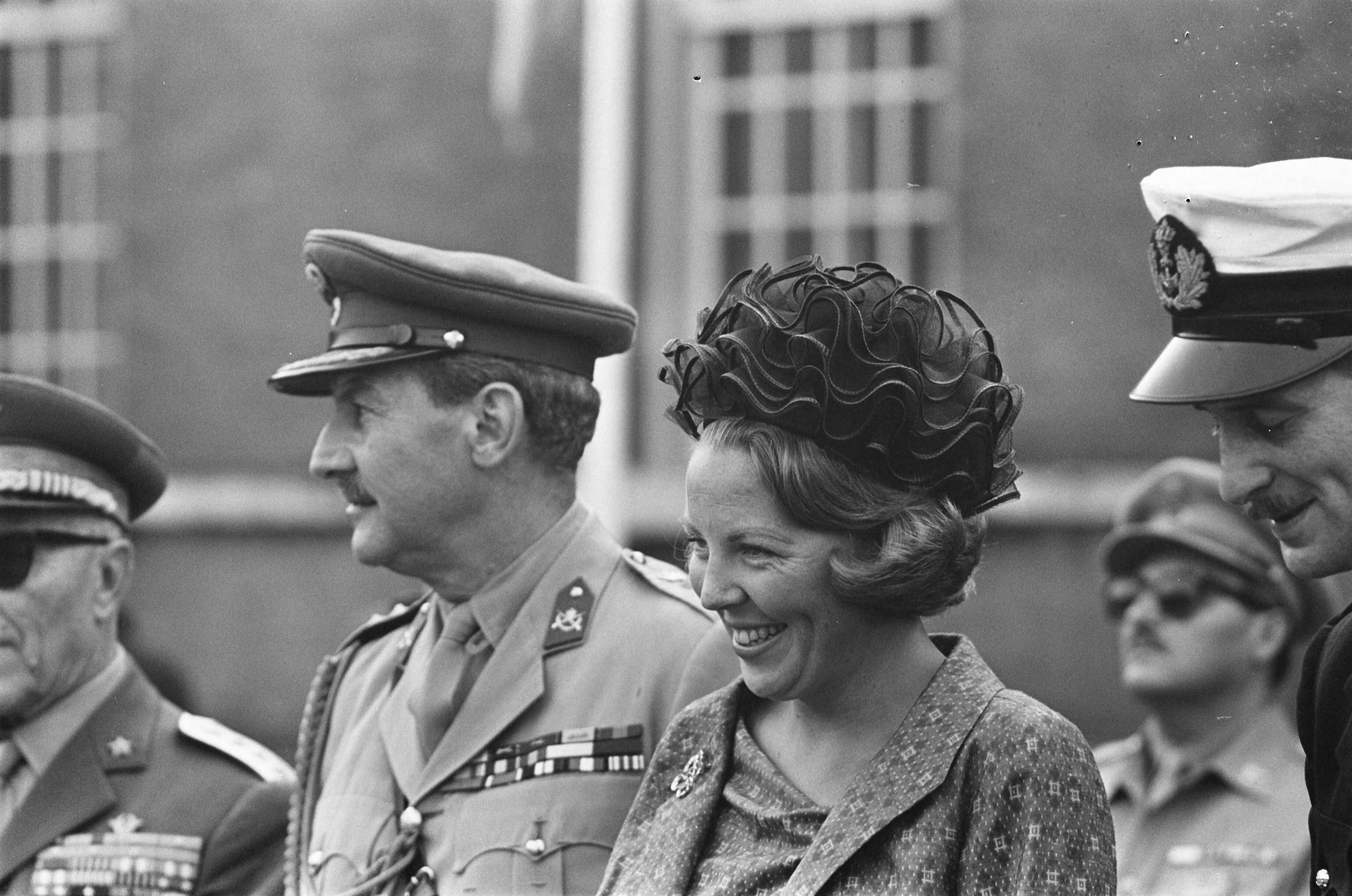 Fotocollectie Anefo — Prinses Beatrix bezoekt KMA te Breda, Prinses Beatrix en Prins Peter van Griekenland — Foto: Pot, Harry / Anefo. Licentie: Set B: Rechtenvrij / Publiek Domein. Bron: Nationaal Archief. http://hdl.handle.net/10648/aa77e950-d0b4-102d-bcf8-003048976d84