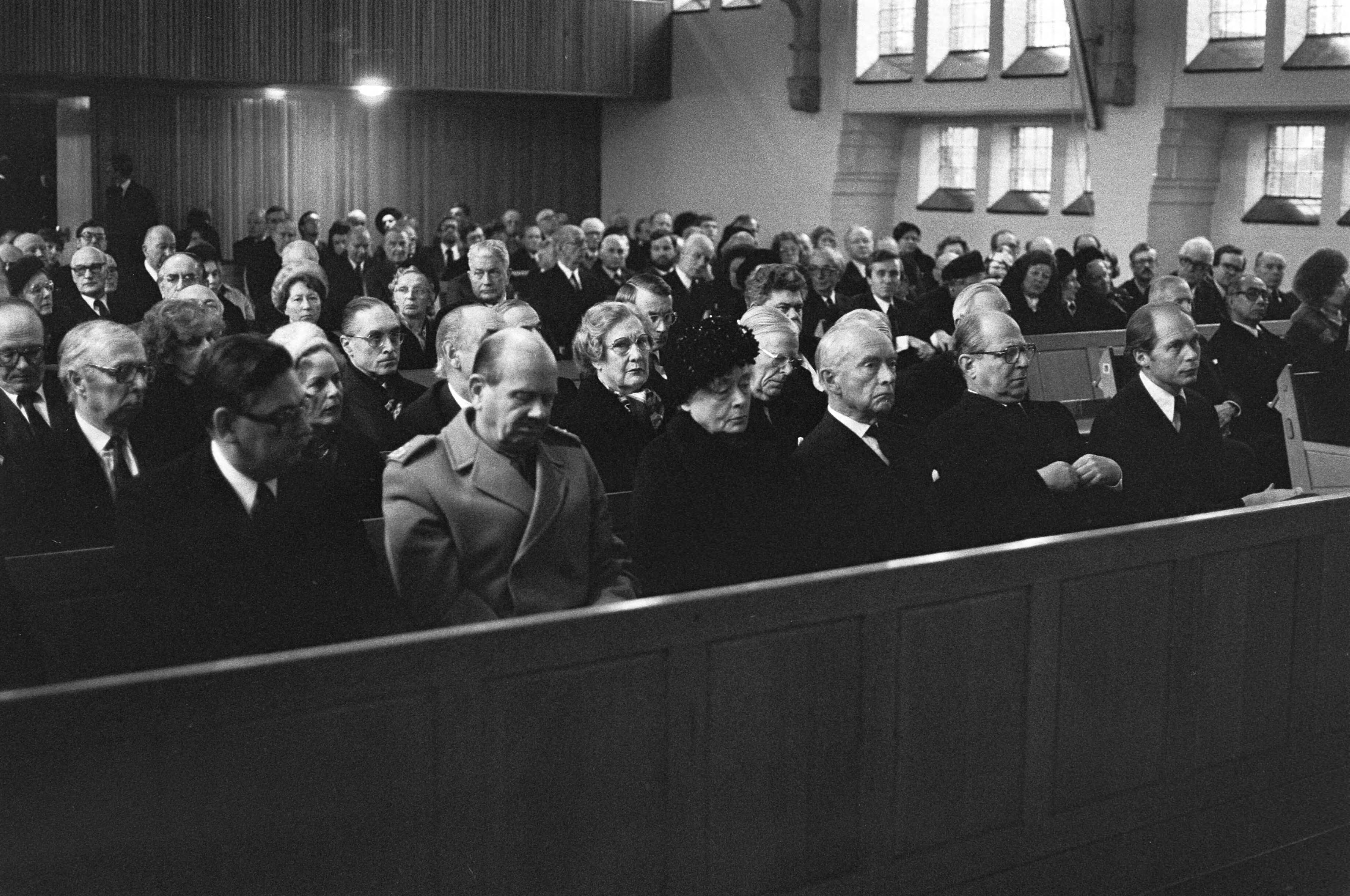Fotocollectie Anefo — Uitvaartdienst oud minister Stikker, in Wassenaar; Rietkerk (VVD), Zijlstra, den Uyl , van Aardenne en Beelaerts van Blokland — Foto: Croes, Rob C. / Anefo. Licentie: Set B: Rechtenvrij / Publiek Domein. Bron: Nationaal Archief. http://hdl.handle.net/10648/acd7396c-d0b4-102d-bcf8-003048976d84