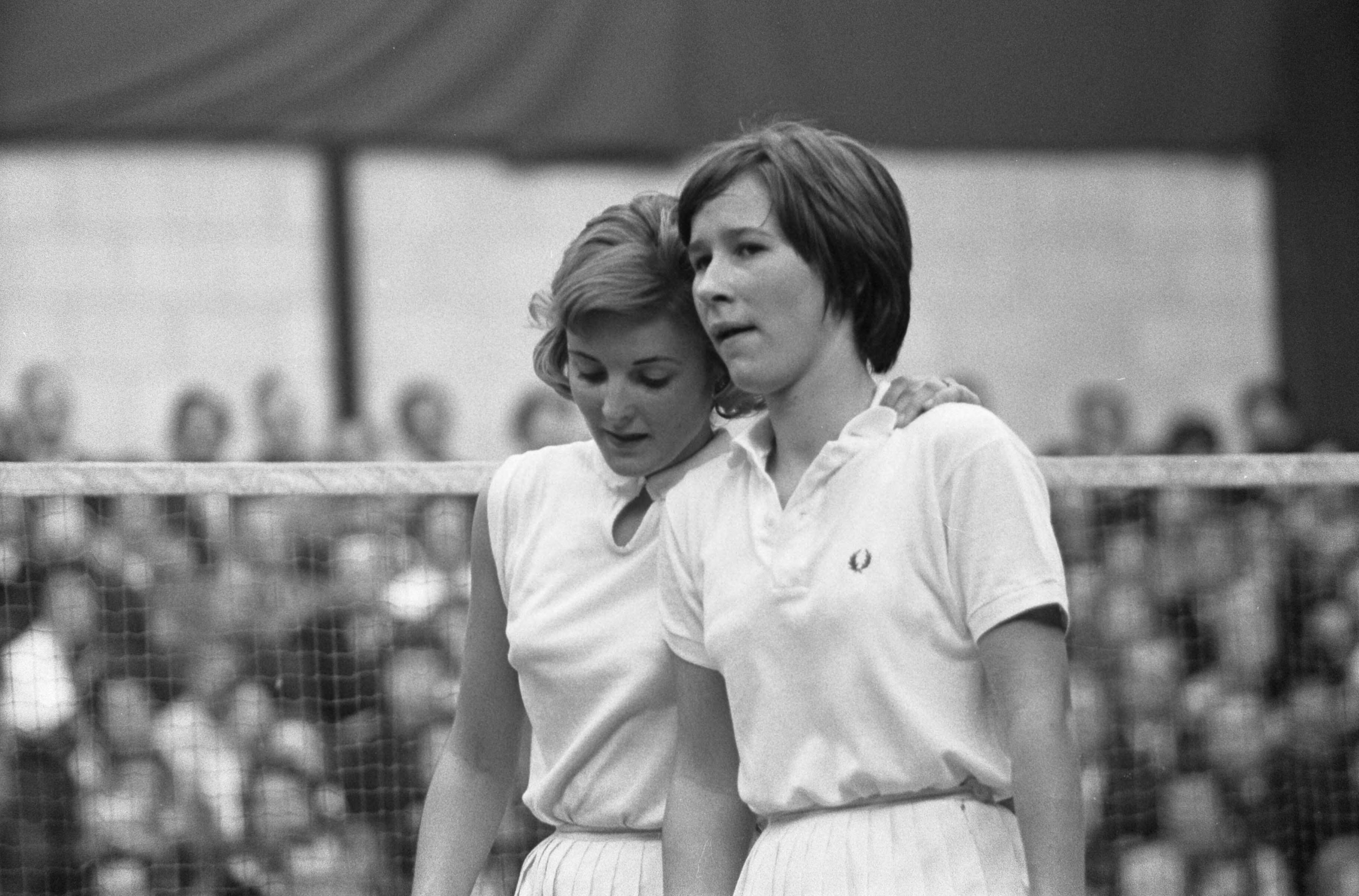 Fotocollectie Anefo — Internationale badmintonkampioenschappen in nieuwe "Duinwijck" hal te Haarlem. Finale dames. Kirsten Dahl (Denemarken) tegen Bente Flinte (Denemarken), rechts — Foto: Pot, Harry / Anefo. Licentie: Set B: Rechtenvrij / Publiek Domein. Bron: Nationaal Archief. http://hdl.handle.net/10648/a9f87242-d0b4-102d-bcf8-003048976d84