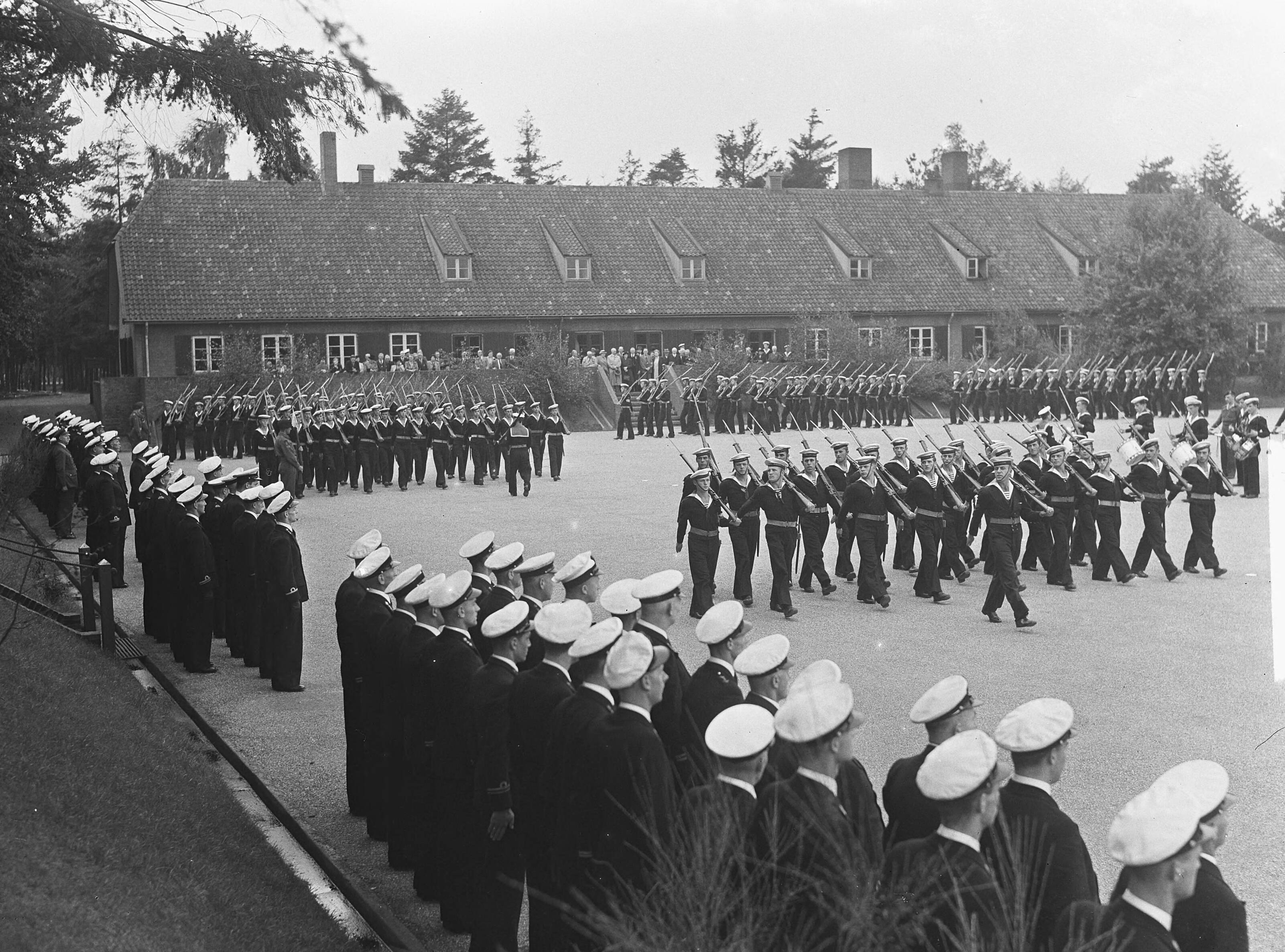 Beëdiging MOC Hilversum — Foto: Winterbergen, Rolf / Anefo. — Licentie: Set B: Rechtenvrij / Publiek Domein. Bron: Nationaal Archief. http://hdl.handle.net/10648/a8ceb638-d0b4-102d-bcf8-003048976d84
