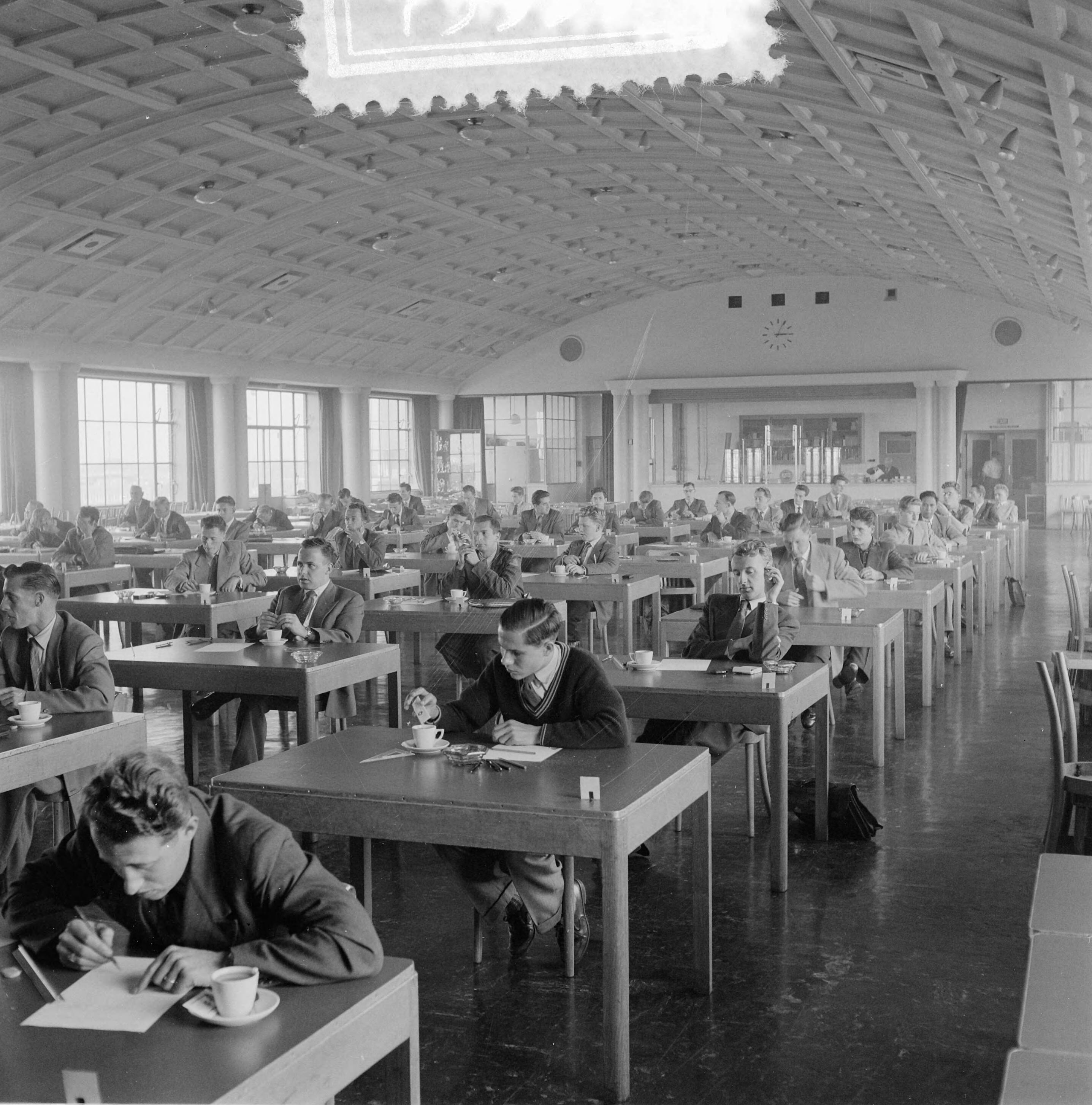 Fotocollectie Anefo — Opdrachten examens Den Haag voor Internationaal Technisch Studiecentrum Amsterdam — Foto: Behrens, Herbert F. / Anefo. Licentie: Set B: Rechtenvrij / Publiek Domein. Bron: Nationaal Archief. http://hdl.handle.net/10648/a93b2b06-d0b4-102d-bcf8-003048976d84