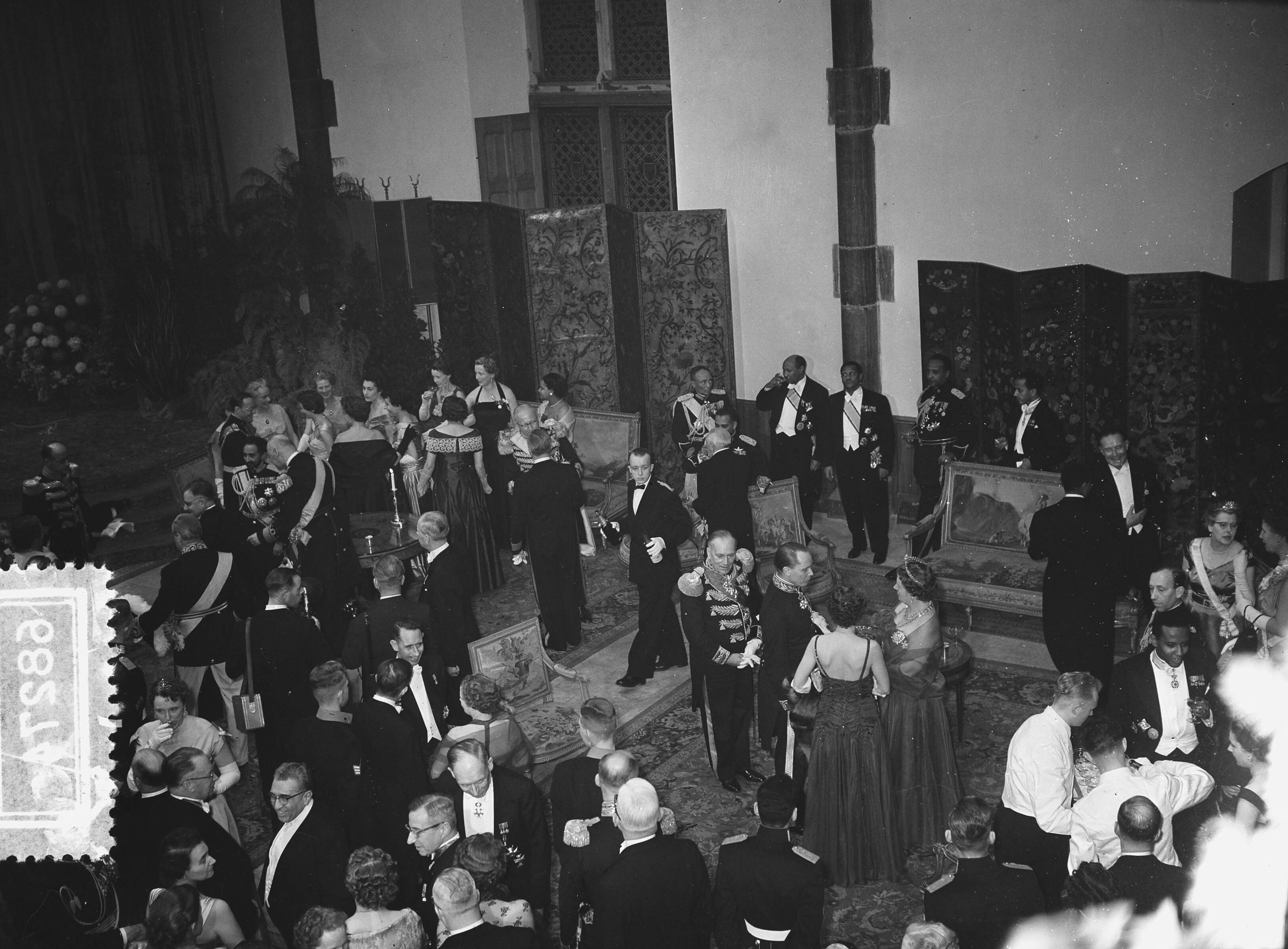 Staatsbezoek van Keizer Haile Selassie van Ethiopië — Bezoek Keizer Selassie, tweede dag, ontvangst in de Ridderzaal te Den Haag — Foto: Bilsen, Joop van / Anefo. Licentie: Set B: Rechtenvrij / Publiek Domein. Bron: Nationaal Archief. http://hdl.handle.net/10648/a92c80ce-d0b4-102d-bcf8-003048976d84