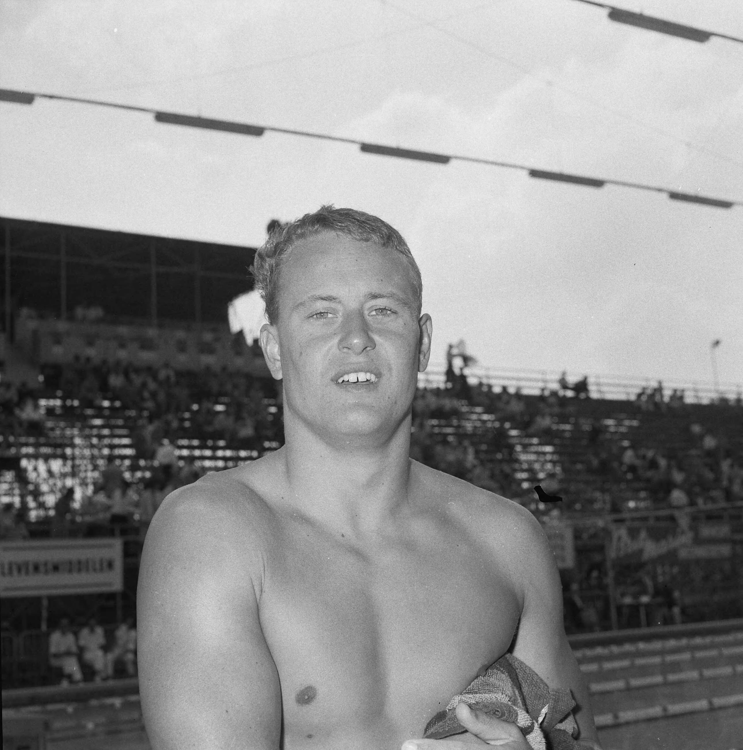 Fotocollectie Anefo — Europese Zwemkampioenschappen, Frank Wiegand (Oost Duitsland) — Foto: Kroon, Ron / Anefo. Licentie: Set B: Rechtenvrij / Publiek Domein. Bron: Nationaal Archief. http://hdl.handle.net/10648/aaf7c526-d0b4-102d-bcf8-003048976d84
