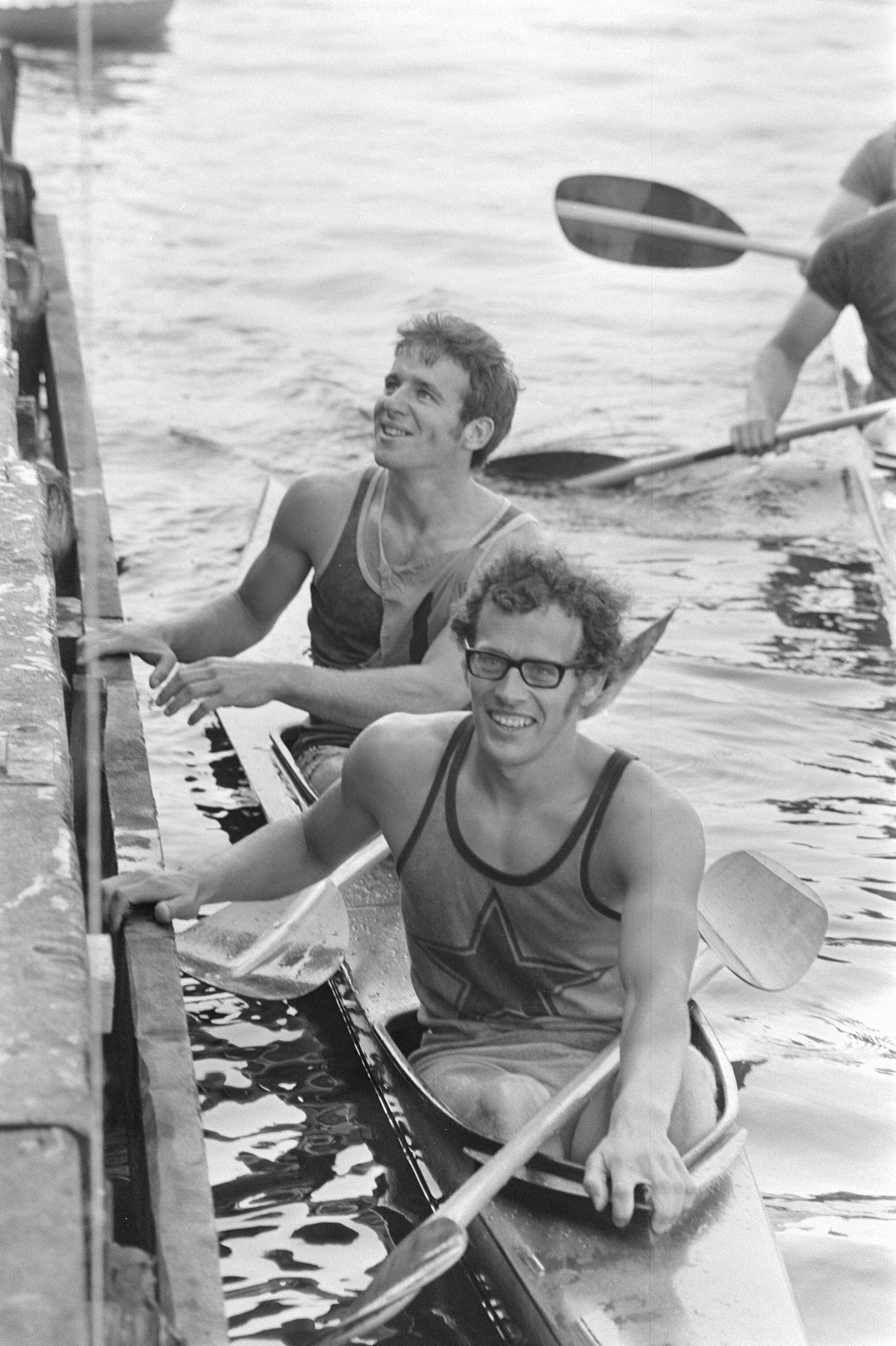 Internationale kanowedstrijden "Zaan Regatta" — Nederlandse K2 heren, Henk Spoelstra en Lo Jacobs — Foto: Fotograaf Onbekend / Anefo. Licentie: Set B: Rechtenvrij / Publiek Domein. Bron: Nationaal Archief. http://hdl.handle.net/10648/abc2f318-d0b4-102d-bcf8-003048976d84