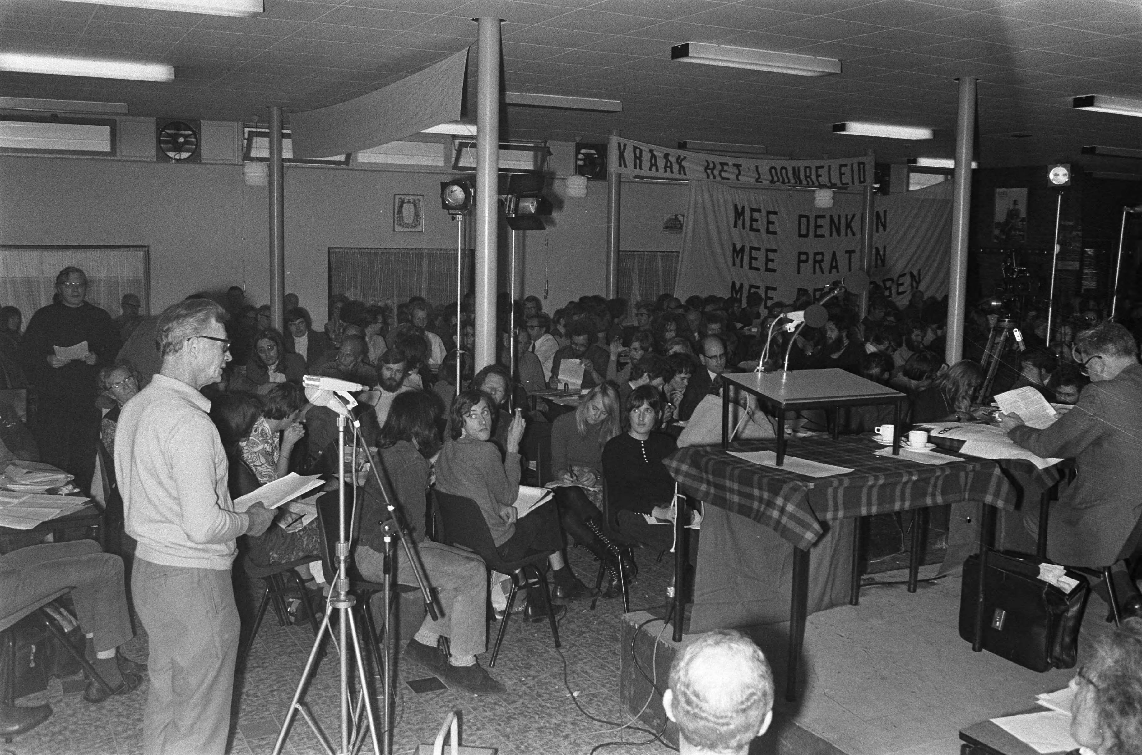 Fotocollectie Anefo — PSP Congres Groningen, nr. 22a, 23a, E. Meyer , kop — Foto: Peters, Hans / Anefo. Licentie: Set B: Rechtenvrij / Publiek Domein. Bron: Nationaal Archief. http://hdl.handle.net/10648/abd43862-d0b4-102d-bcf8-003048976d84