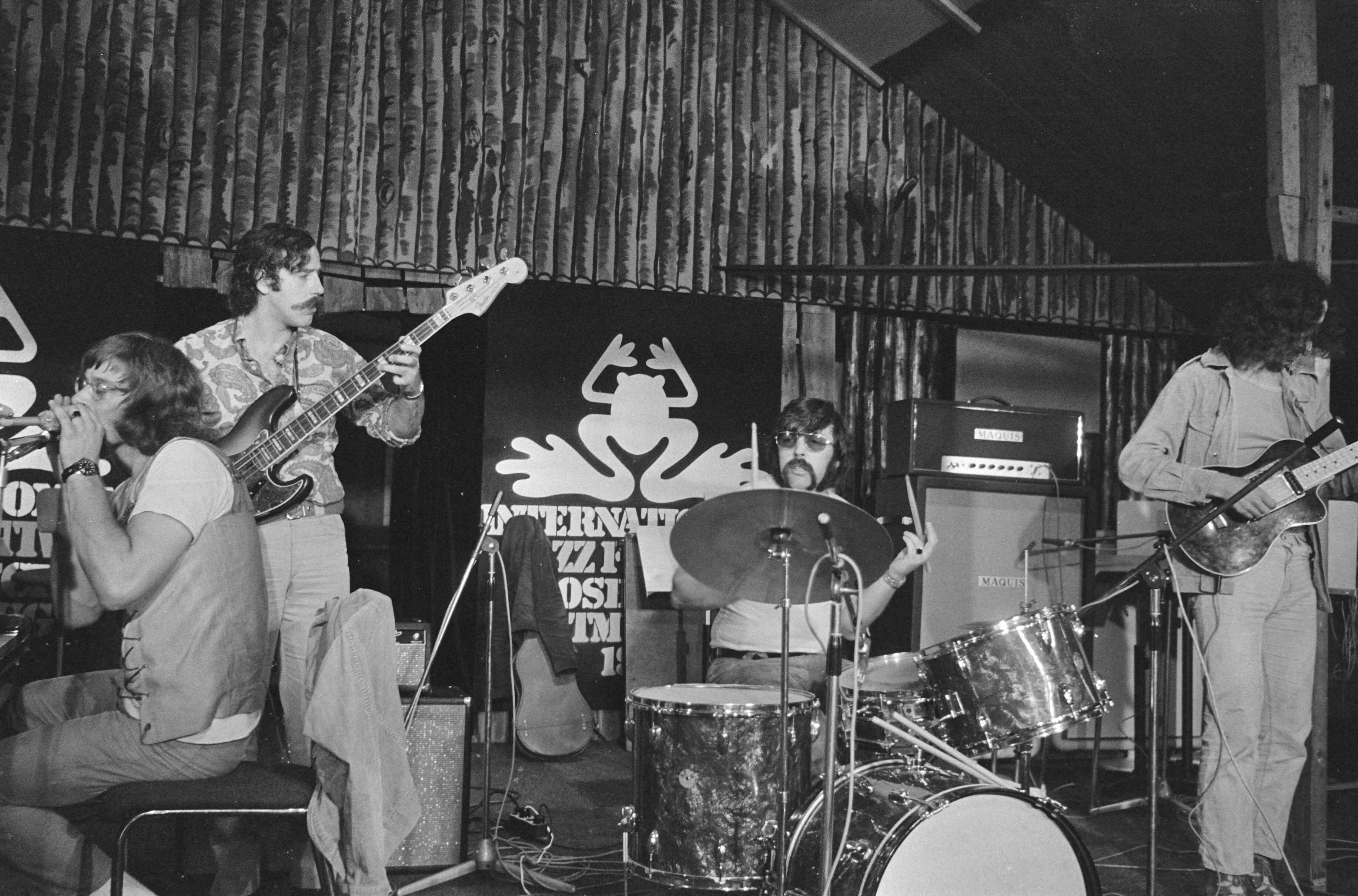 Fotocollectie Anefo — Finale Internationaal Jazz Festival Loosdrecht, winnend kwartet "Jurre Haanstra Kwartet" in actie — Foto: Punt, W. / Anefo. Licentie: Set B: Rechtenvrij / Publiek Domein. Bron: Nationaal Archief. http://hdl.handle.net/10648/abc923f0-d0b4-102d-bcf8-003048976d84