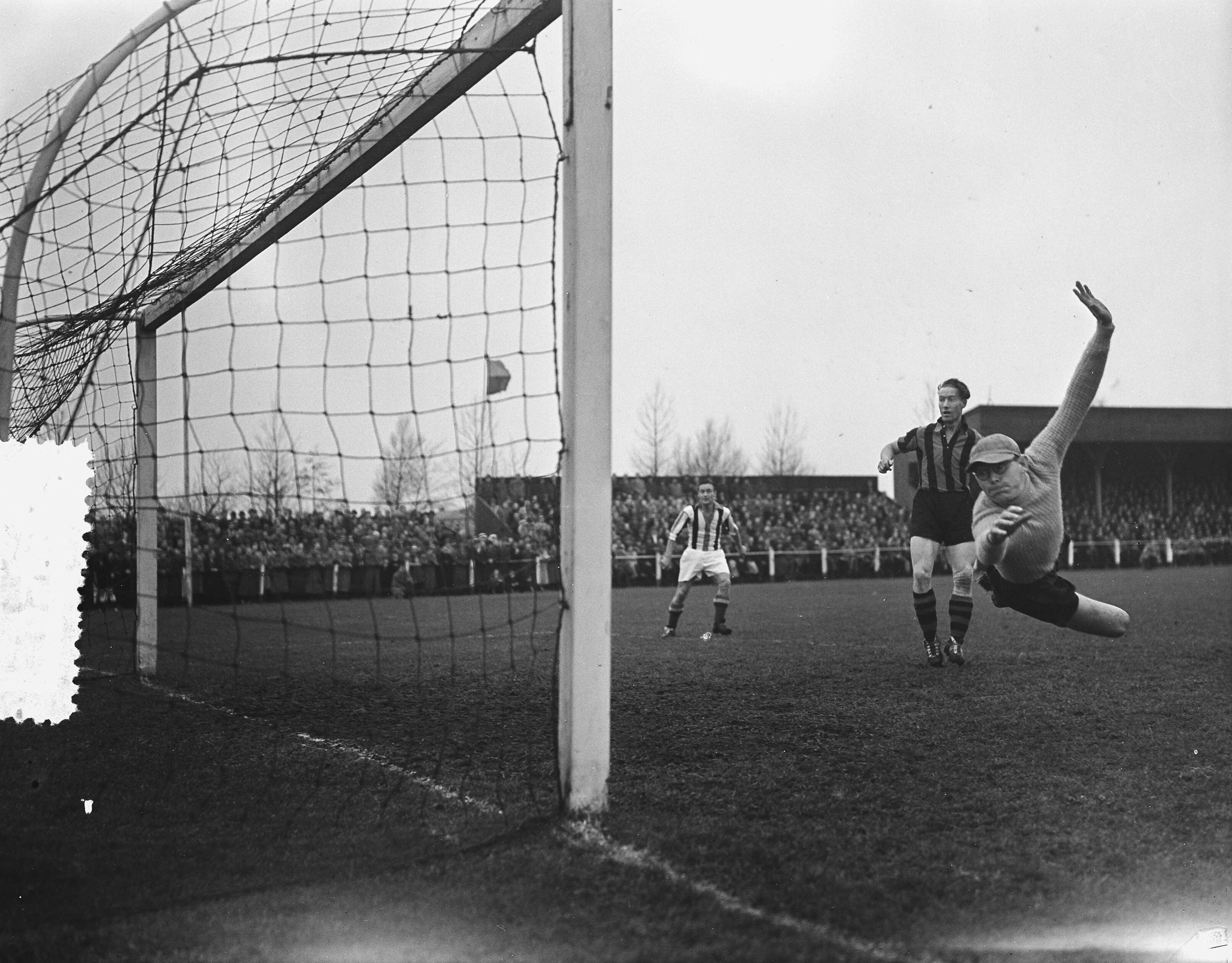 Fotocollectie Anefo — Voetbal. EDO tegen Willem II 0-1. Spelmoment — Foto: Bilsen, Joop van / Anefo. Licentie: Set B: Rechtenvrij / Publiek Domein. Bron: Nationaal Archief. http://hdl.handle.net/10648/a92e39b4-d0b4-102d-bcf8-003048976d84