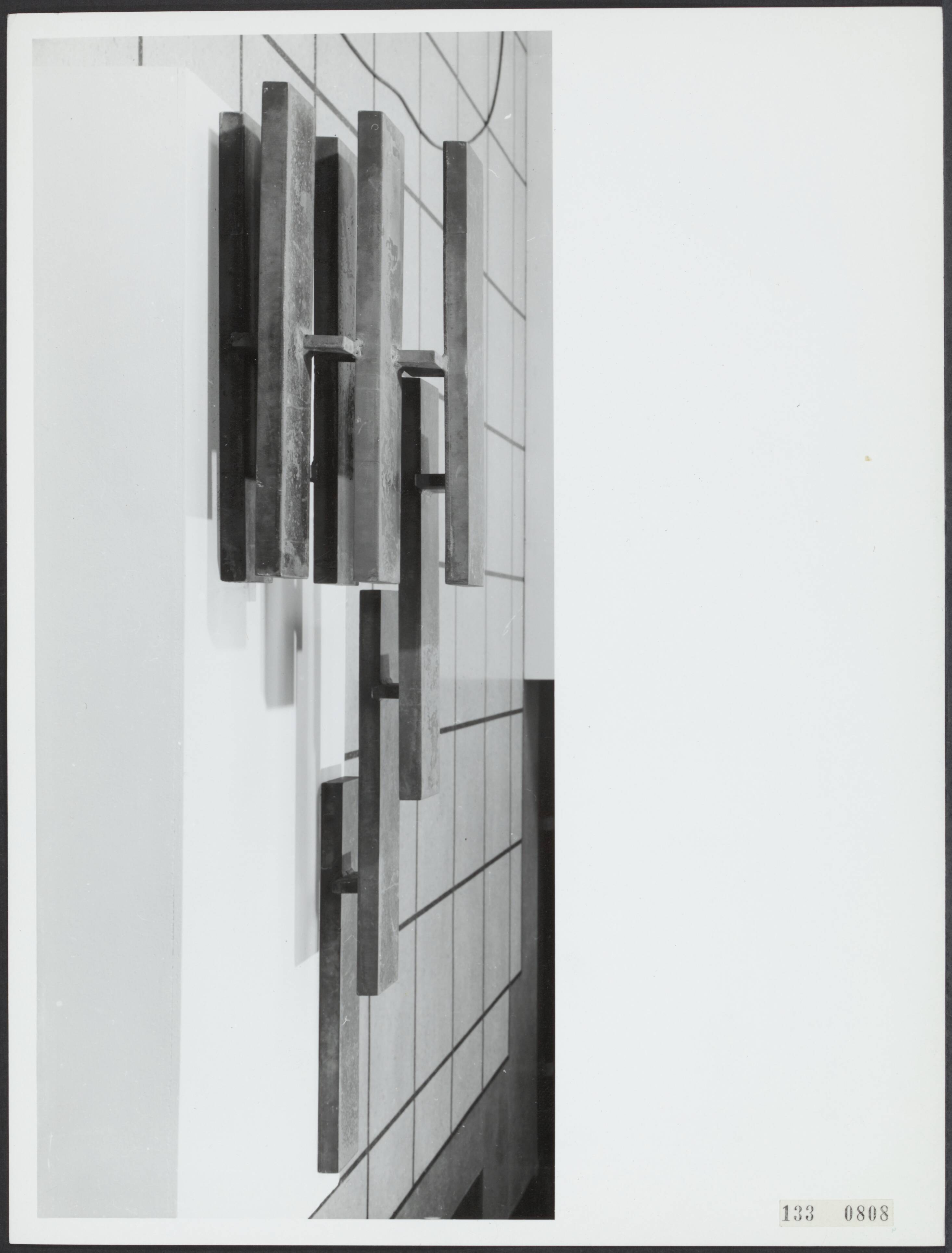 Fotocollectie Rijksvoorlichtingsdienst Eigen — Den Haag. Segbroeklaan: plastiek "When the saints are marching in" van de beeldhouwer Carel Visser (geb. 1928) uit 1965 — Foto: Gemeentemuseum Den Haag. Licentie: Set B: Rechtenvrij / Publiek Domein. Bron: Nationaal Archief. http://hdl.handle.net/10648/af5a99f4-d0b4-102d-bcf8-003048976d84