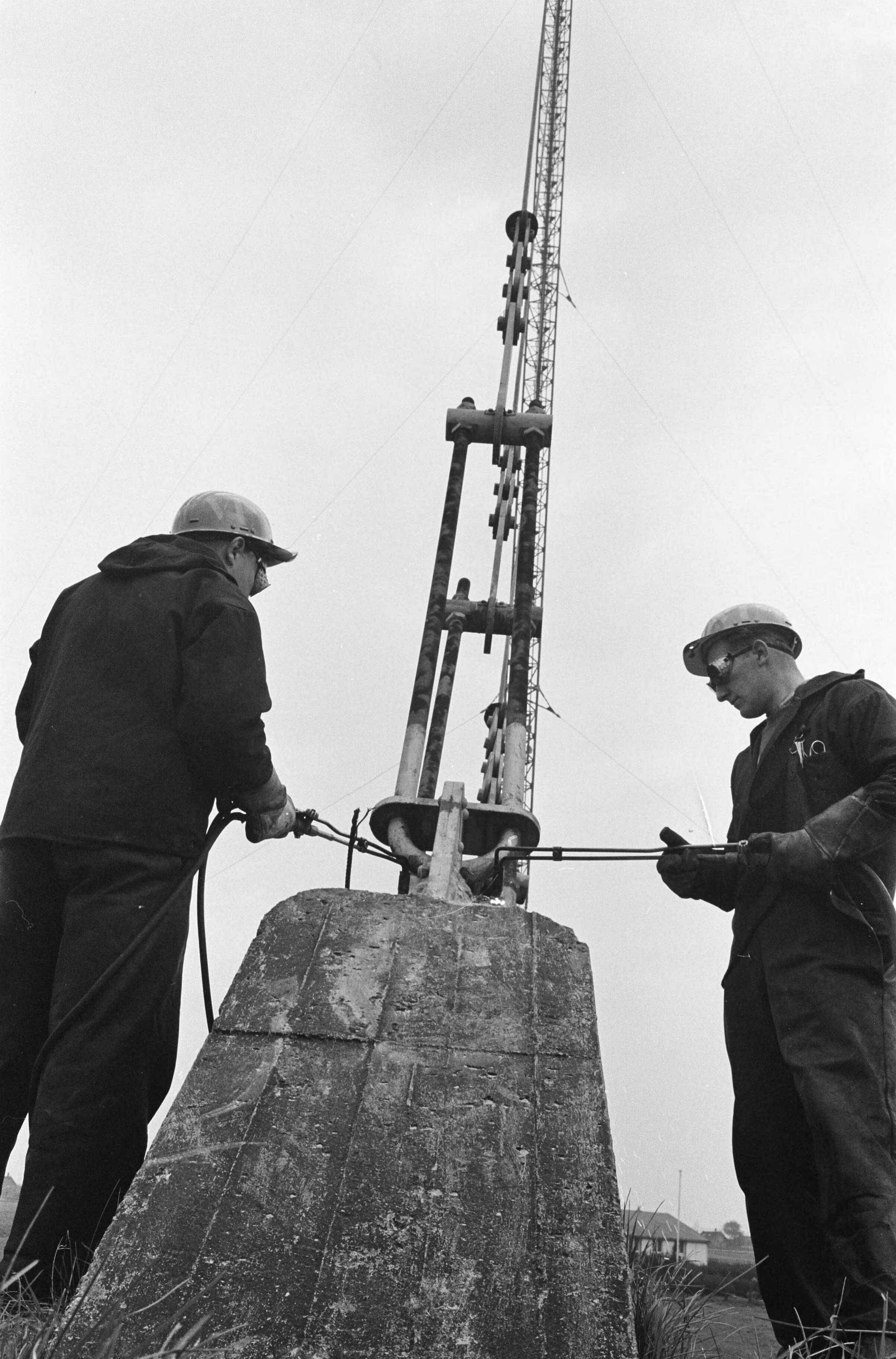 Fotocollectie Anefo — De oude TV-mast te IJselstein — Foto: Pot, Harry / Anefo. Licentie: Set B: Rechtenvrij / Publiek Domein. Bron: Nationaal Archief. http://hdl.handle.net/10648/aa07754e-d0b4-102d-bcf8-003048976d84