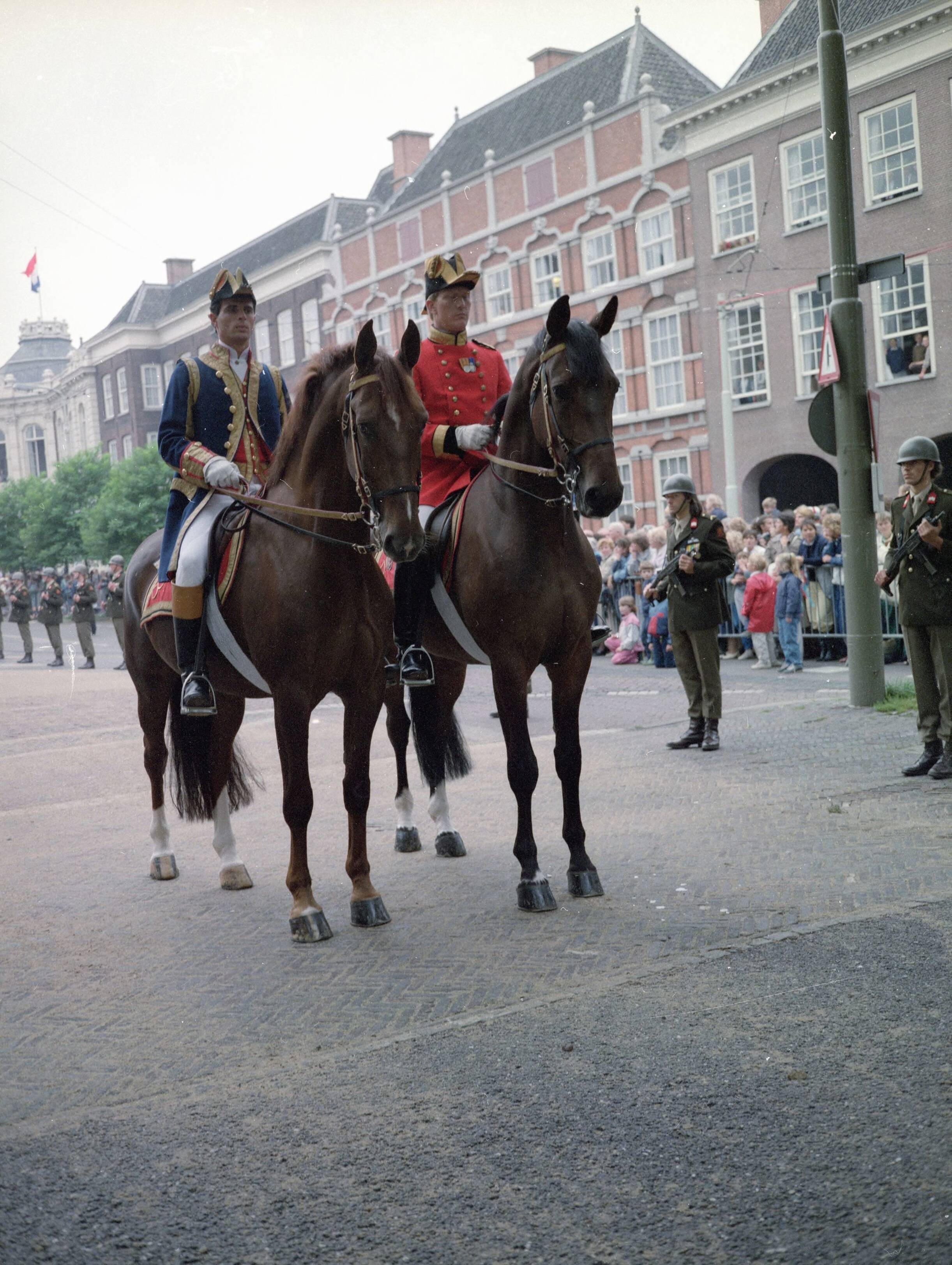 Fotocollectie RVD / Koninklijk Huis — Prisjedag - Stoet op de Hofweg in Den Haag — Foto: Studio Lanza / RVD. Licentie: Set B: Rechtenvrij / Publiek Domein. Bron: Nationaal Archief. http://hdl.handle.net/10648/afb1c102-d0b4-102d-bcf8-003048976d84