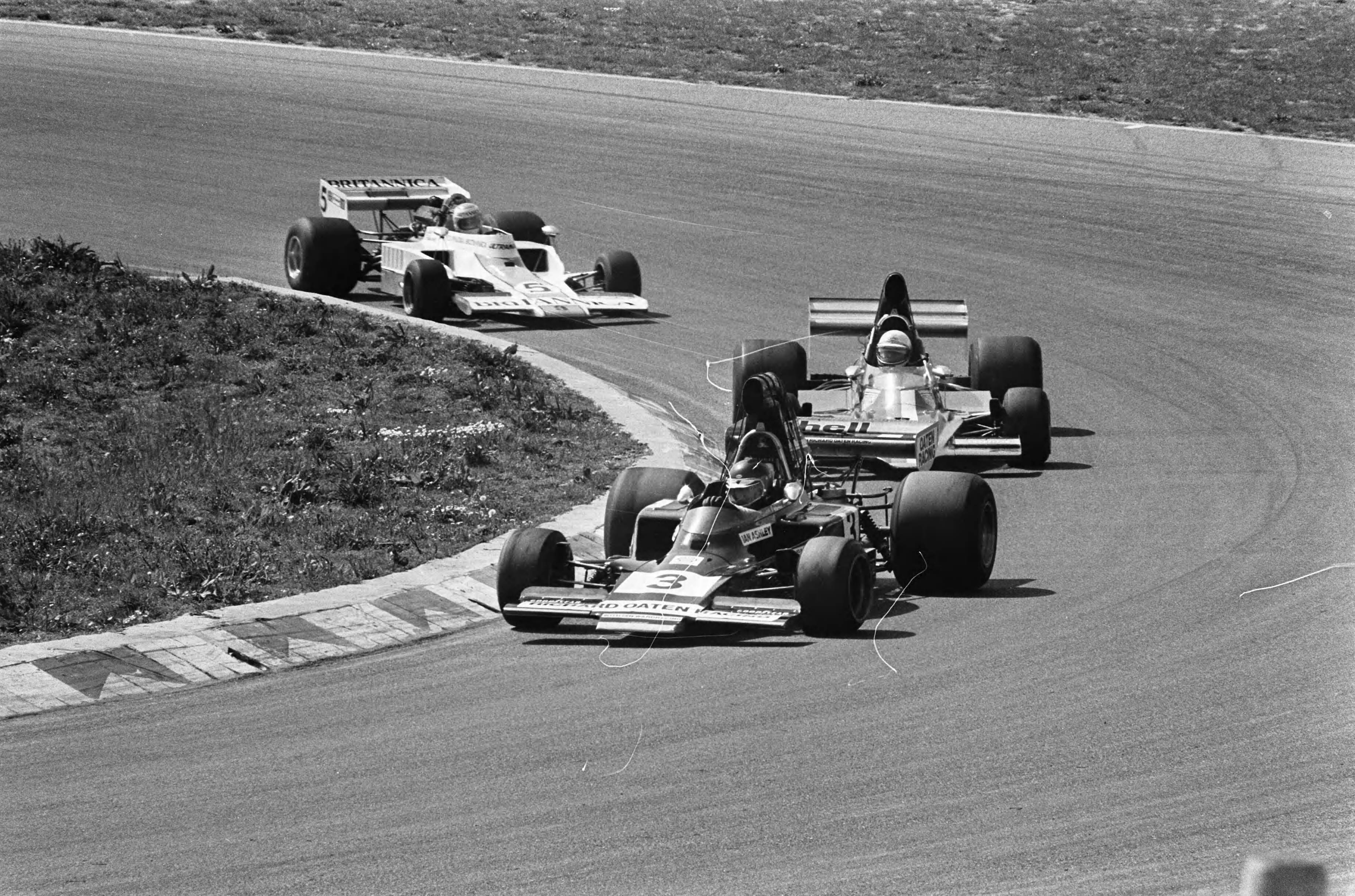 Races voor de Formule 5000 op Zandvoort — Moment tijdens de race — Foto: Peters, Hans / Anefo. Licentie: Set B: Rechtenvrij / Publiek Domein. Bron: Nationaal Archief. http://hdl.handle.net/10648/ac68c306-d0b4-102d-bcf8-003048976d84