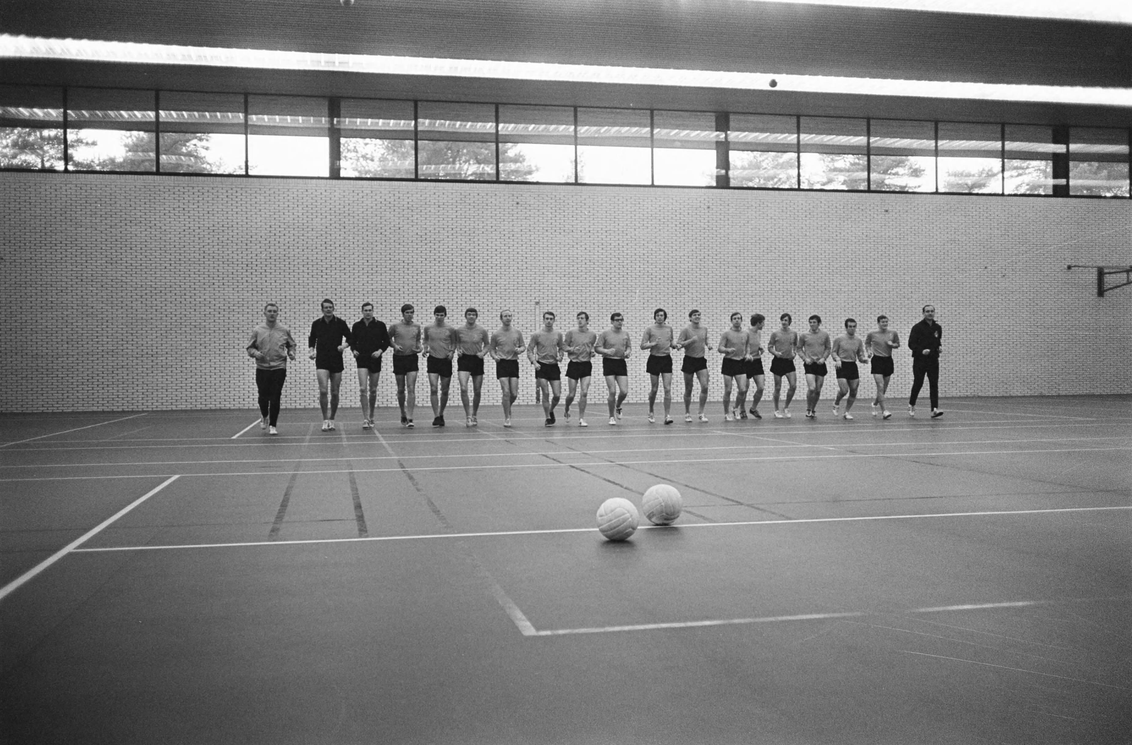Fotocollectie Anefo — Training Nederlands elftal in trainingscentrum te Zeist de training — Foto: Koch, Eric / Anefo. Licentie: Set B: Rechtenvrij / Publiek Domein. Bron: Nationaal Archief. http://hdl.handle.net/10648/ab61ea32-d0b4-102d-bcf8-003048976d84