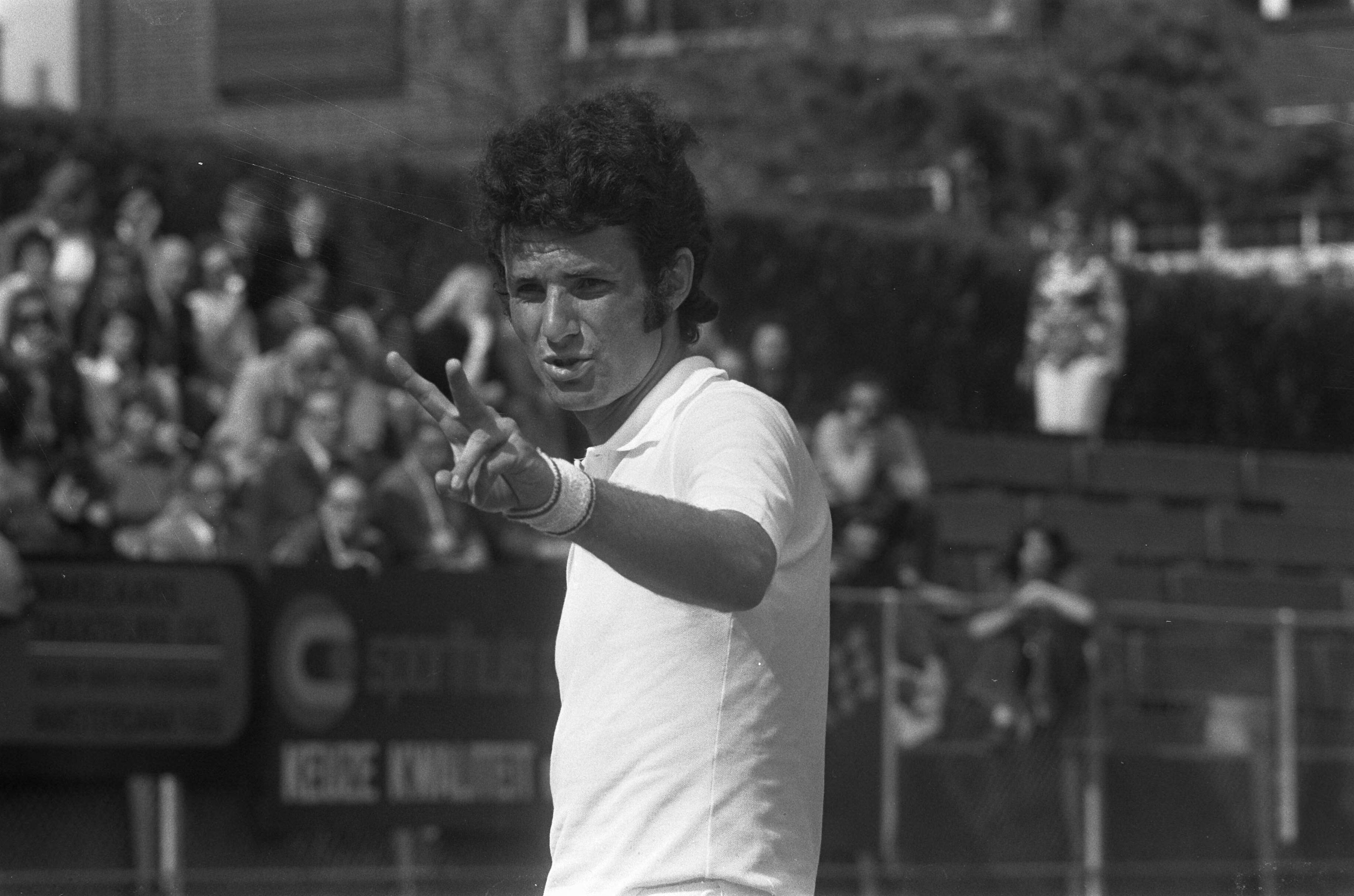Fotocollectie Anefo — Tennis Davis-Cup Nederland tegen Roemenie te Den Haag , Ovics (kop) — Foto: Verhoeff, Bert / Anefo. Licentie: Set B: Rechtenvrij / Publiek Domein. Bron: Nationaal Archief. http://hdl.handle.net/10648/ac2cb532-d0b4-102d-bcf8-003048976d84