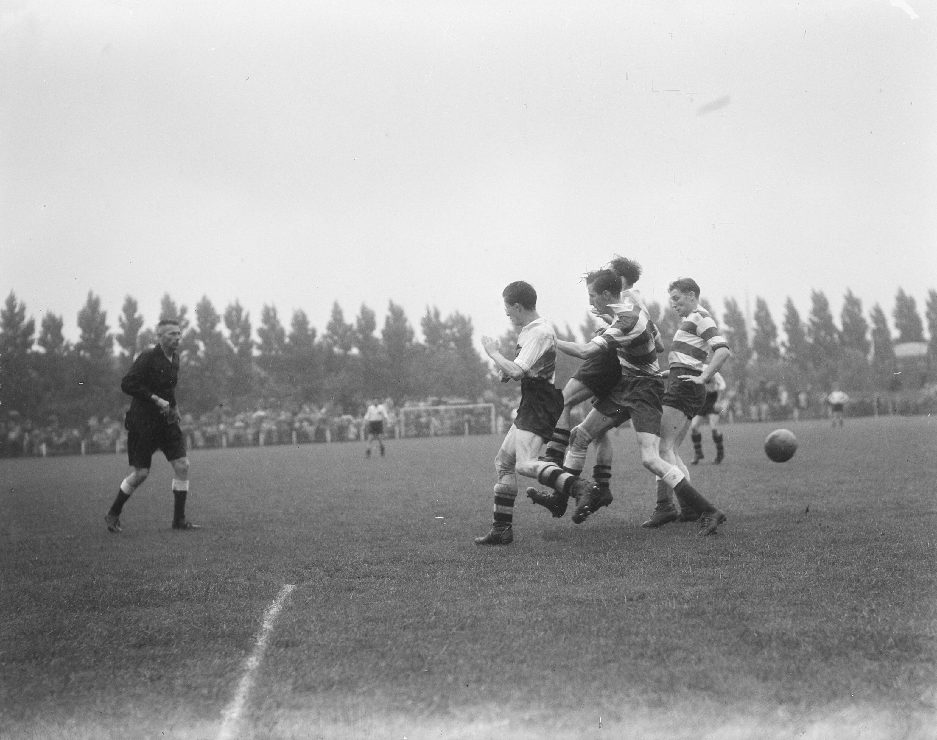 Fotocollectie Anefo — Voetbal. NAC tegen Xerxes 3-2. Spelmoment — Foto: Noske, J.D. / Anefo. Licentie: Set B: Rechtenvrij / Publiek Domein. Bron: Nationaal Archief. http://hdl.handle.net/10648/a8df9e80-d0b4-102d-bcf8-003048976d84