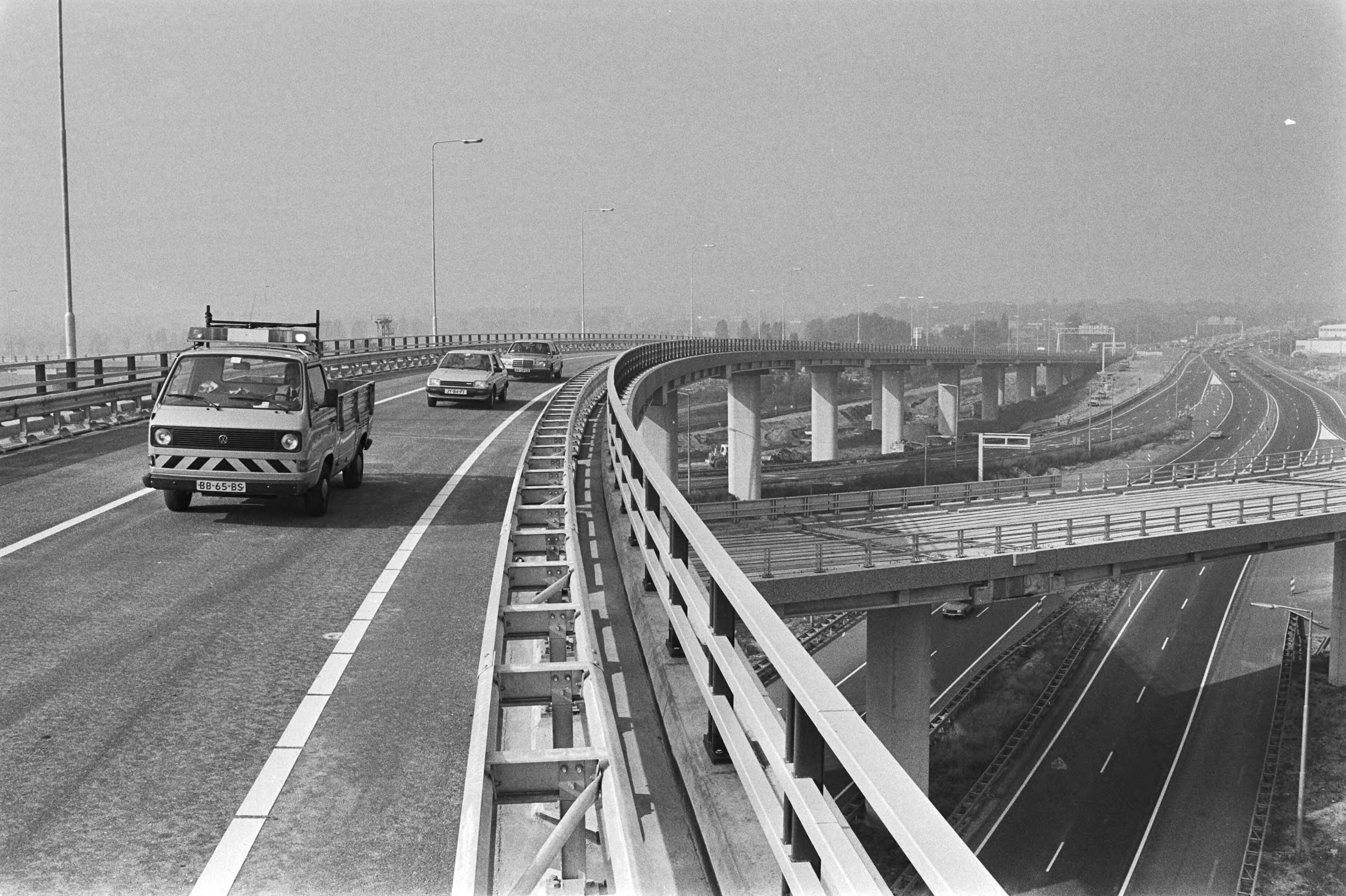 Fotocollectie Anefo — Fly-overs op het verkeersknooppunt Leidschendam voor verkeer opengesteld — Foto: Antonisse, Marcel / Anefo. Licentie: Set B: Rechtenvrij / Publiek Domein. Bron: Nationaal Archief. http://hdl.handle.net/10648/ad2e7d4e-d0b4-102d-bcf8-003048976d84