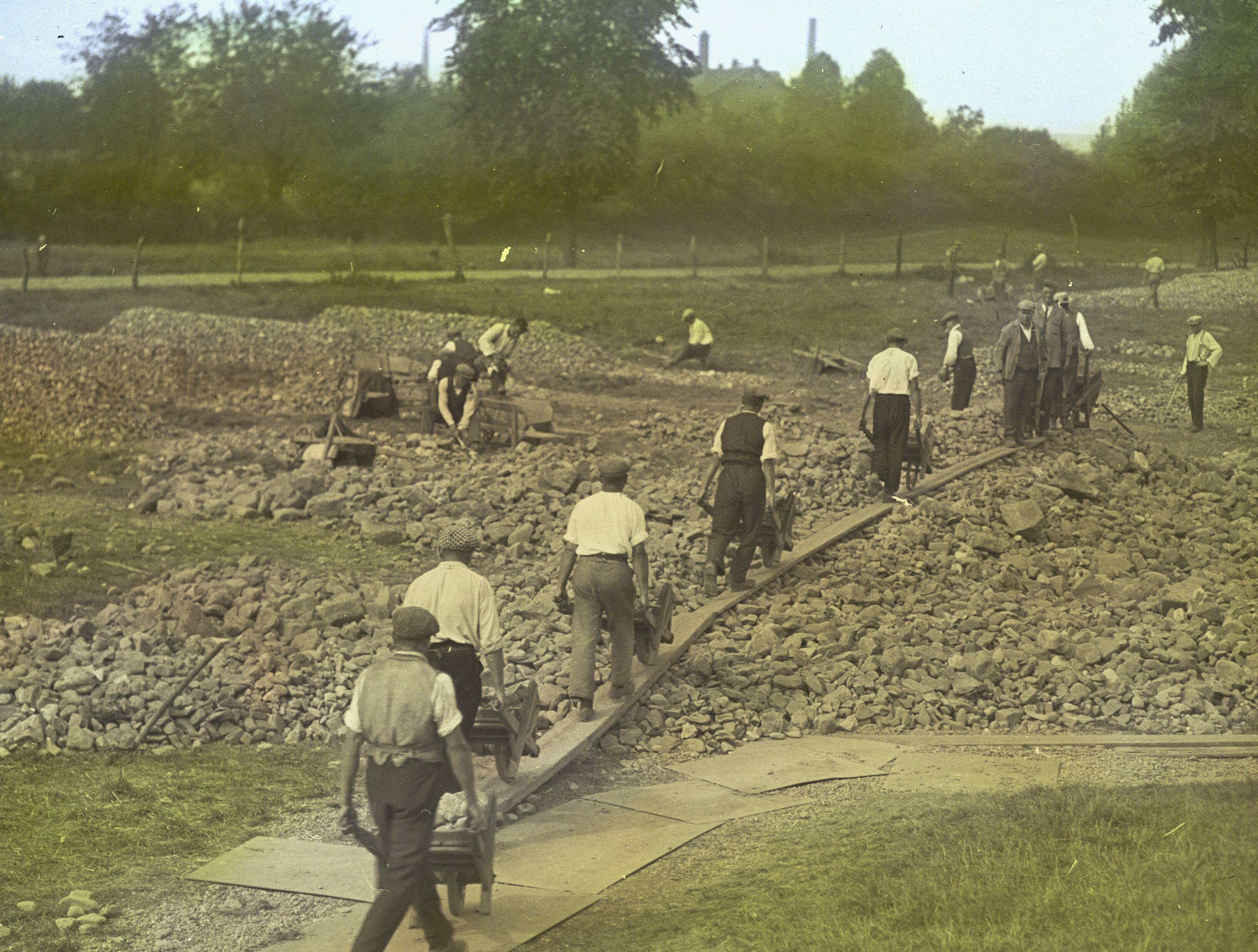 Fotocollectie Nederlandse Heidemaatschappij — grindgraverij — Foto: Fotograaf Onbekend / Heidemij. Licentie: Set B: Rechtenvrij / Publiek Domein. Bron: Nationaal Archief. http://hdl.handle.net/10648/ae47f1ba-d0b4-102d-bcf8-003048976d84