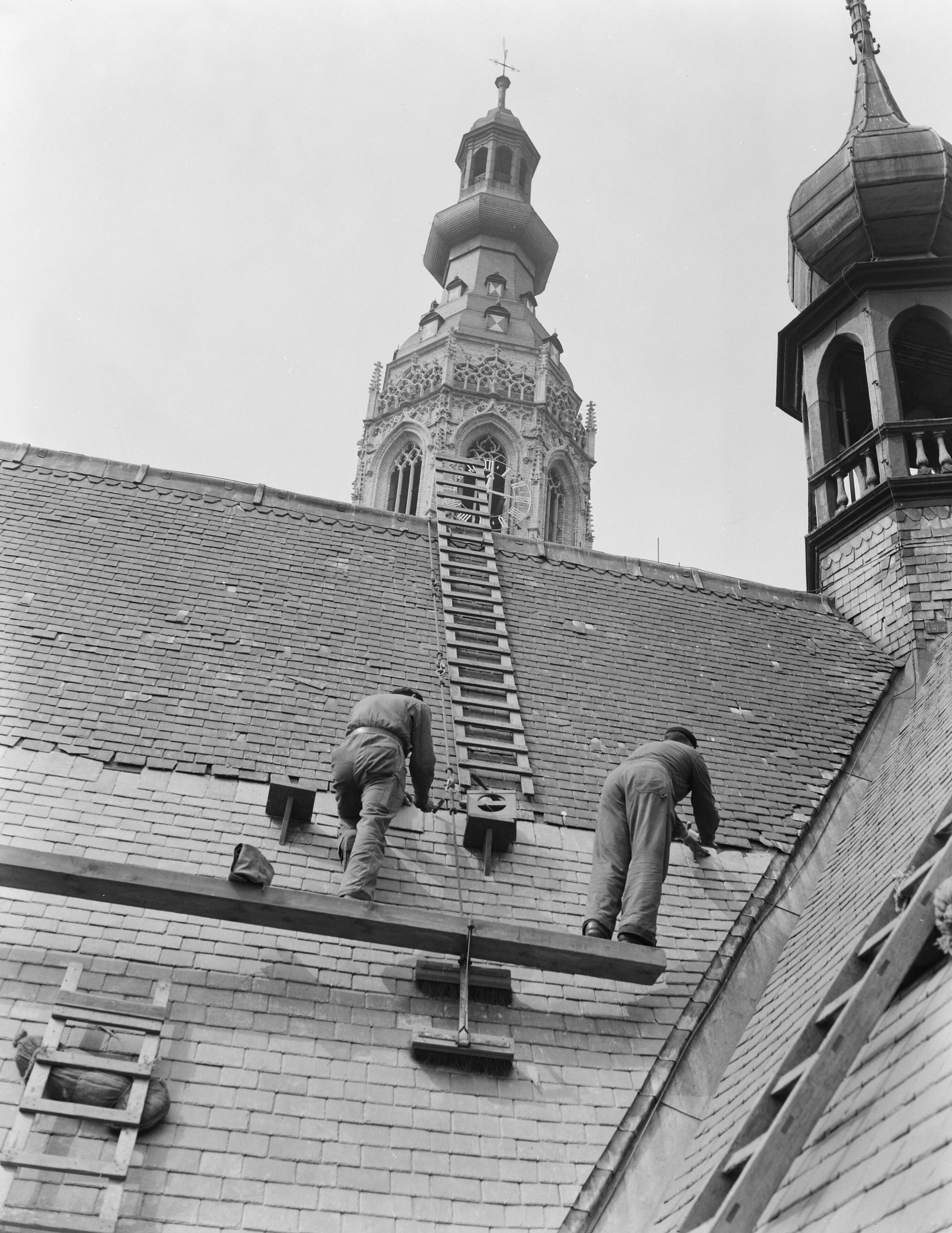 Fotocollectie Anefo — Restauratie van de Grote Kerk te Breda — Foto: Rossem, Wim van / Anefo. Licentie: Set B: Rechtenvrij / Publiek Domein. Bron: Nationaal Archief. http://hdl.handle.net/10648/a9473450-d0b4-102d-bcf8-003048976d84