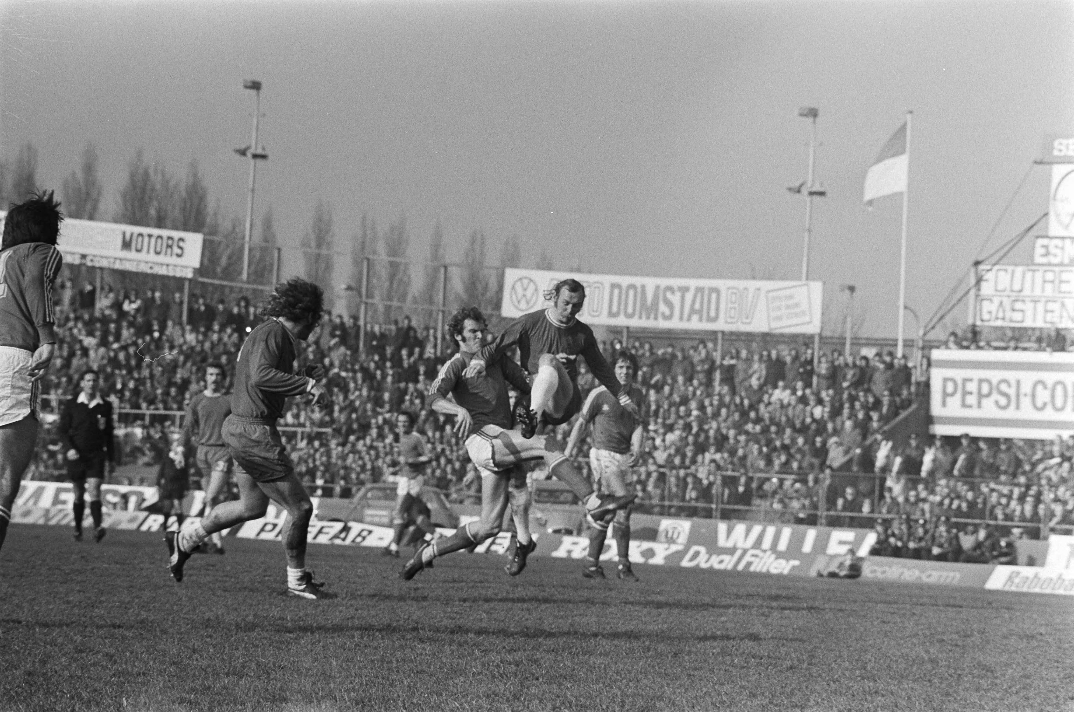 Fotocollectie Anefo — Utrecht tegen PSV 0-0, spelmomenten — Foto: Bogaerts, Rob / Anefo. Licentie: Set B: Rechtenvrij / Publiek Domein. Bron: Nationaal Archief. http://hdl.handle.net/10648/ac6246de-d0b4-102d-bcf8-003048976d84