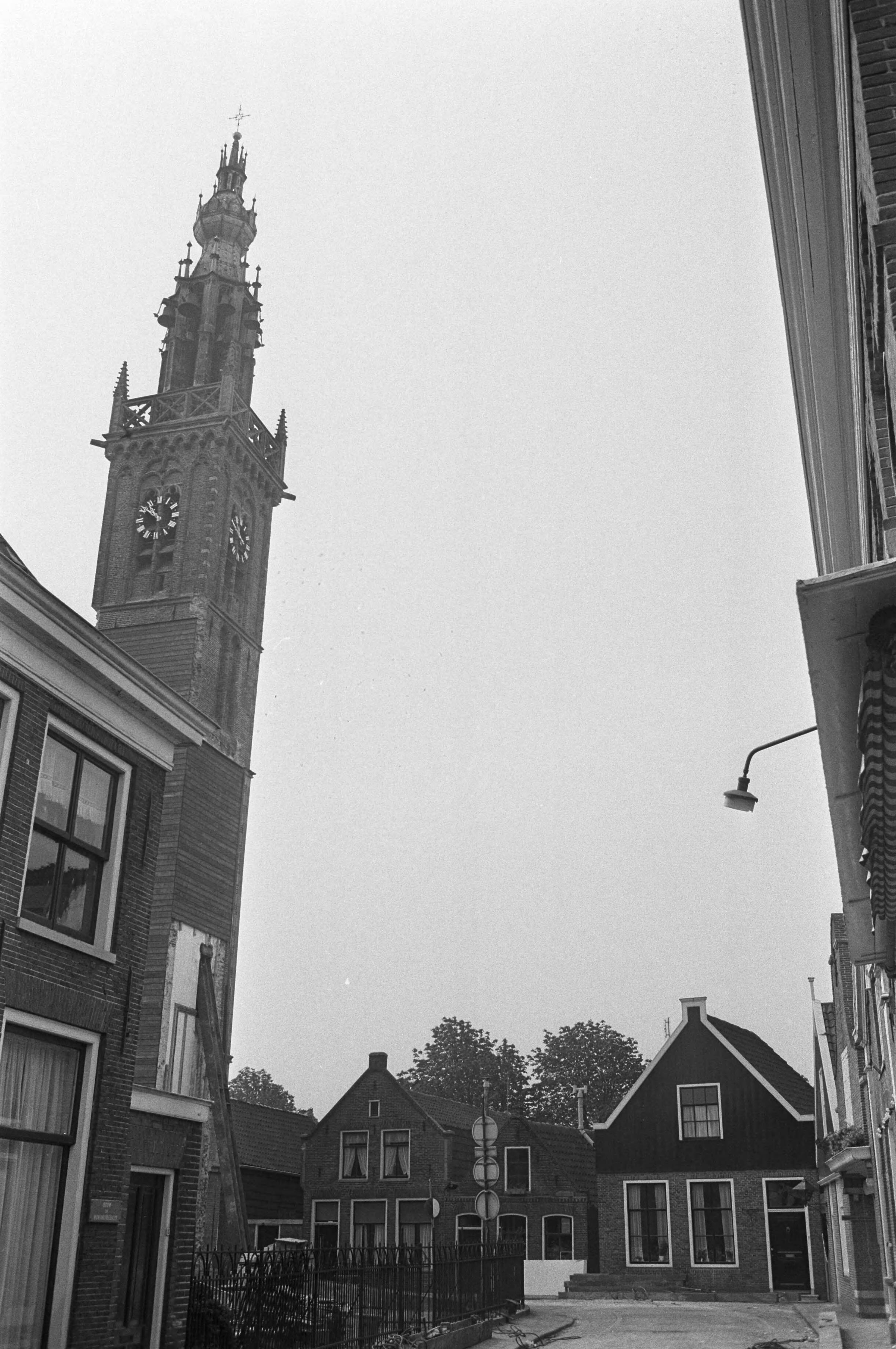 Speeltoren te Edam in restauratie — De Speeltoren — Foto: Fotograaf Onbekend / Anefo. Licentie: Set B: Rechtenvrij / Publiek Domein. Bron: Nationaal Archief. http://hdl.handle.net/10648/abe8c110-d0b4-102d-bcf8-003048976d84