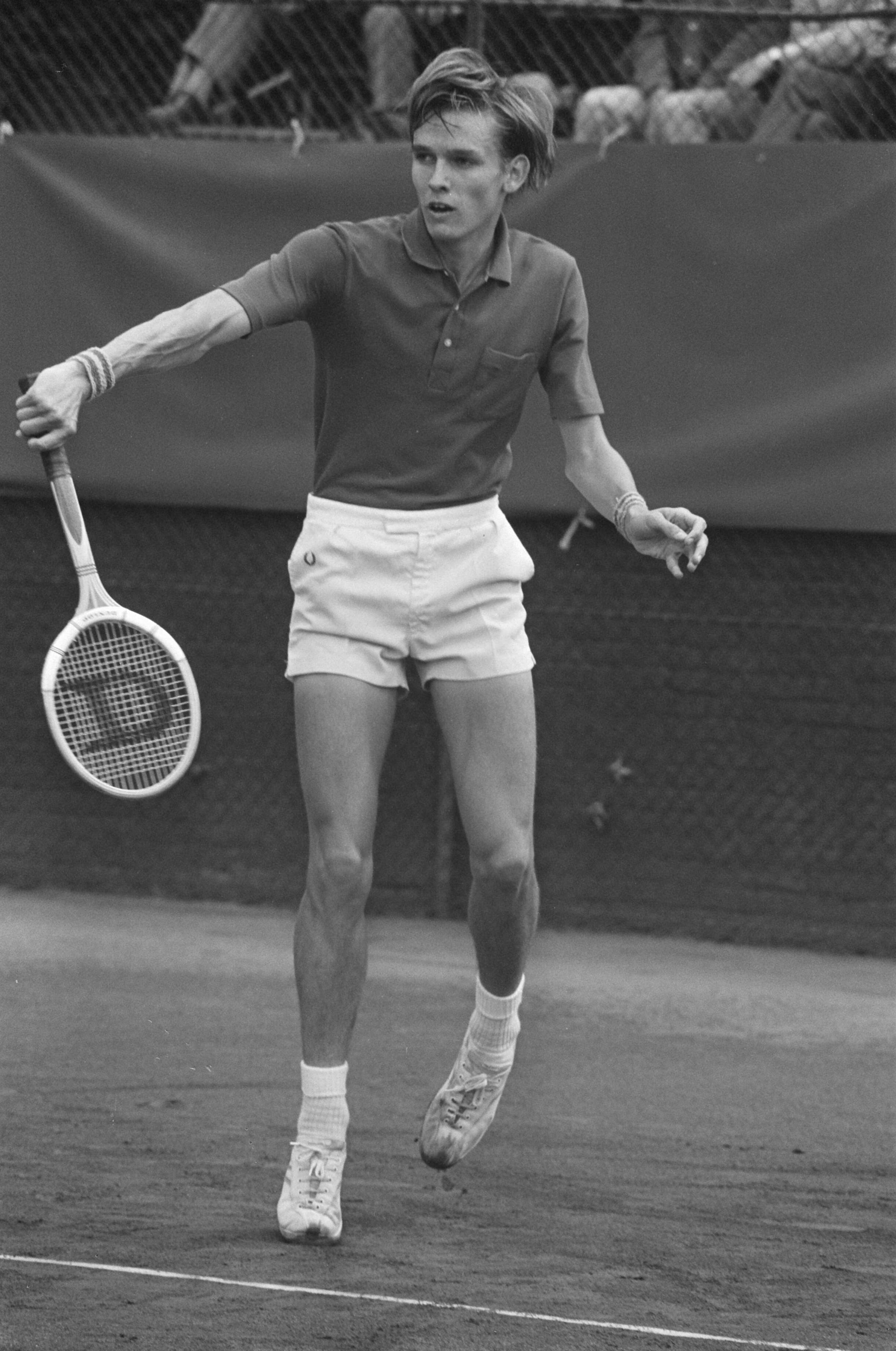 Fotocollectie Anefo — Kwartfinales tennistoernooi Melkhuisje, Sanders in actie — Foto: Verhoeff, Bert / Anefo. Licentie: Set B: Rechtenvrij / Publiek Domein. Bron: Nationaal Archief. http://hdl.handle.net/10648/ac50b7b6-d0b4-102d-bcf8-003048976d84