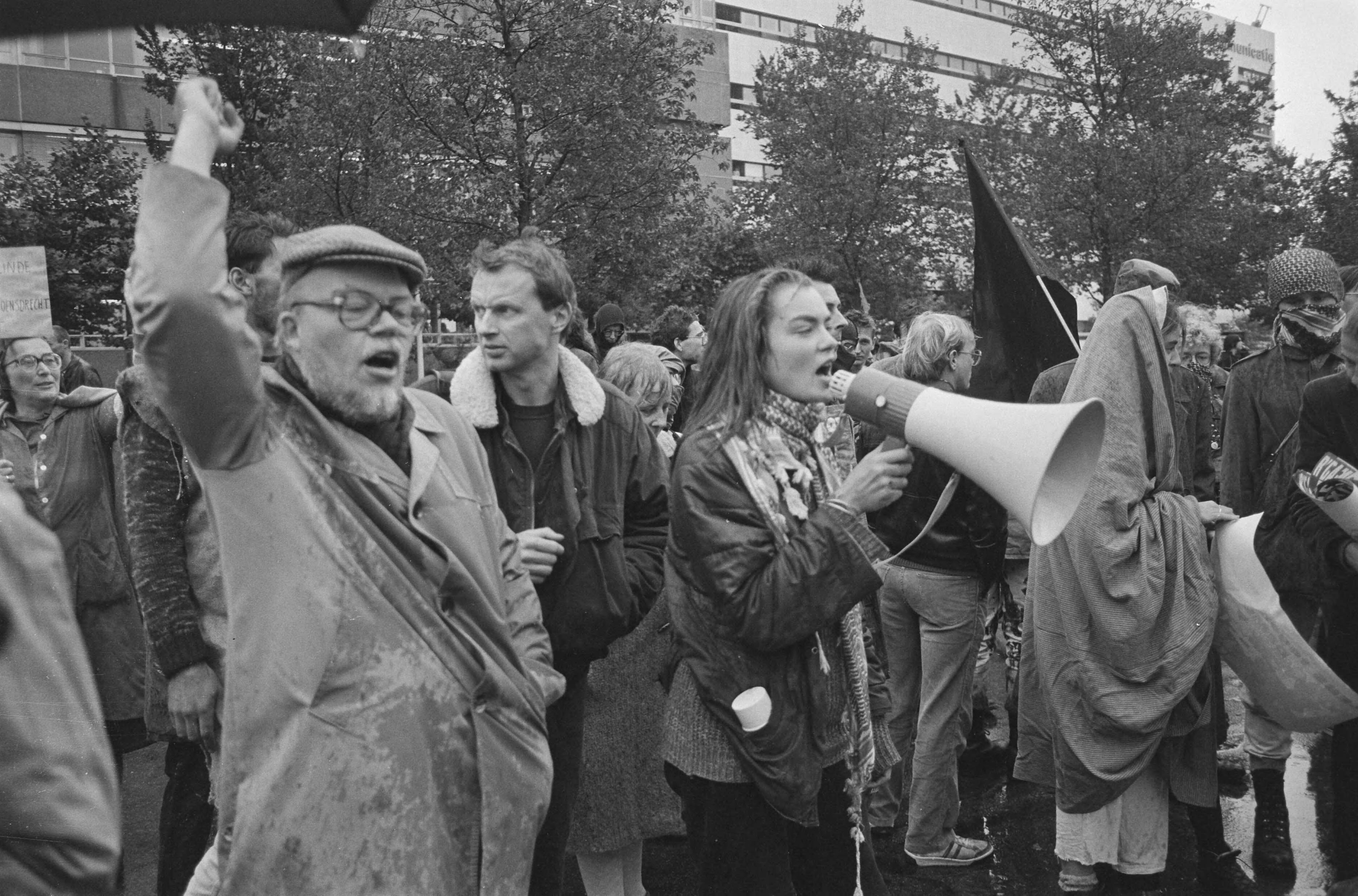 Fotocollectie Anefo — "Plensdemonstratie" van BONK bij VNO-kantoor in Den Haag — Foto: Croes, Rob C. / Anefo. Licentie: Set B: Rechtenvrij / Publiek Domein. Bron: Nationaal Archief. http://hdl.handle.net/10648/ad5755e8-d0b4-102d-bcf8-003048976d84