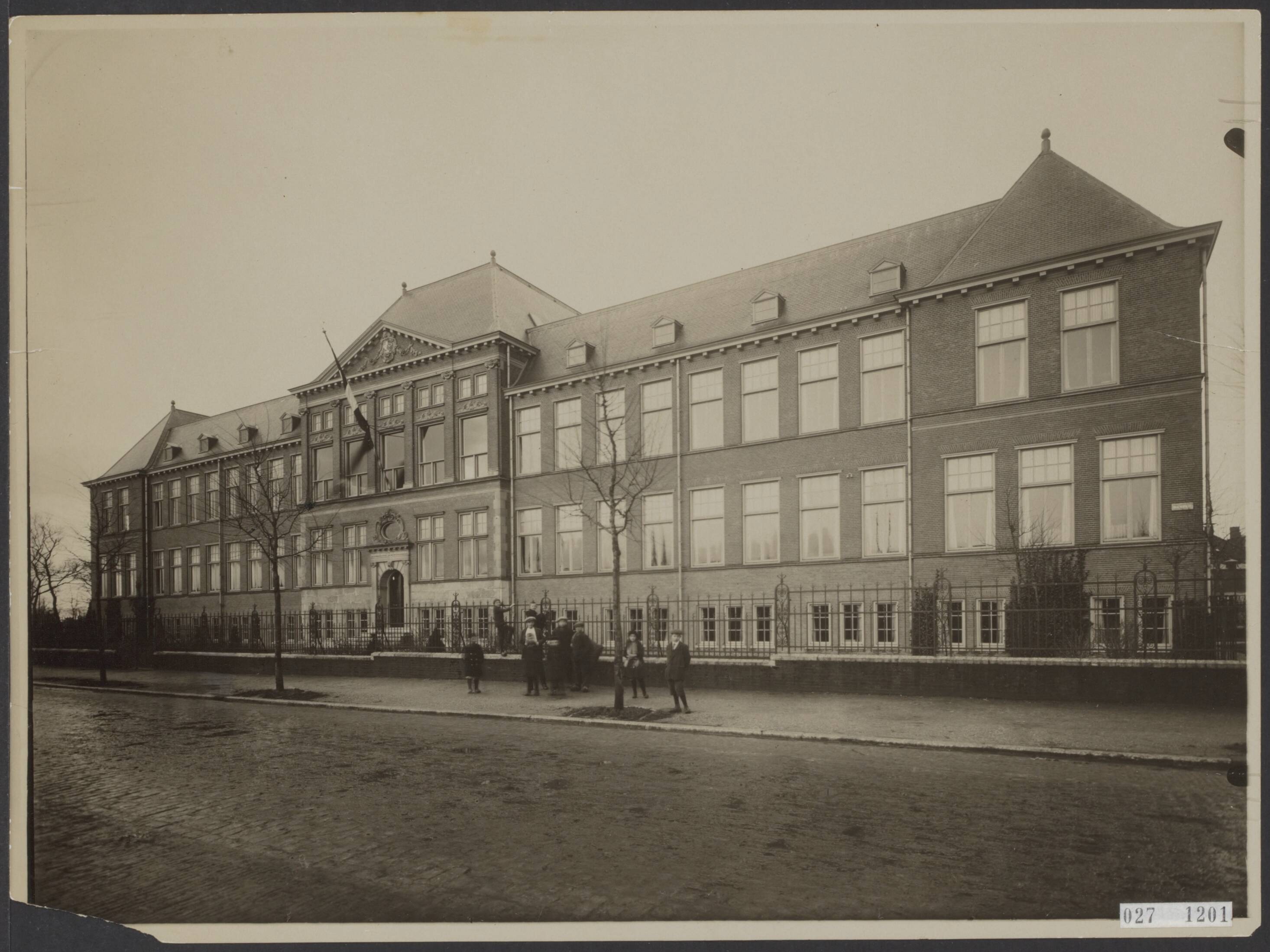 Fotocollectie Elsevier Binnenland — Organisch Chemisch Laboratorium aan de Bloemsingel te Groningen — Foto: N.V. Vereenigde Fotobureaux. Licentie: Set B: Rechtenvrij / Publiek Domein. Bron: Nationaal Archief. http://hdl.handle.net/10648/addbeede-d0b4-102d-bcf8-003048976d84