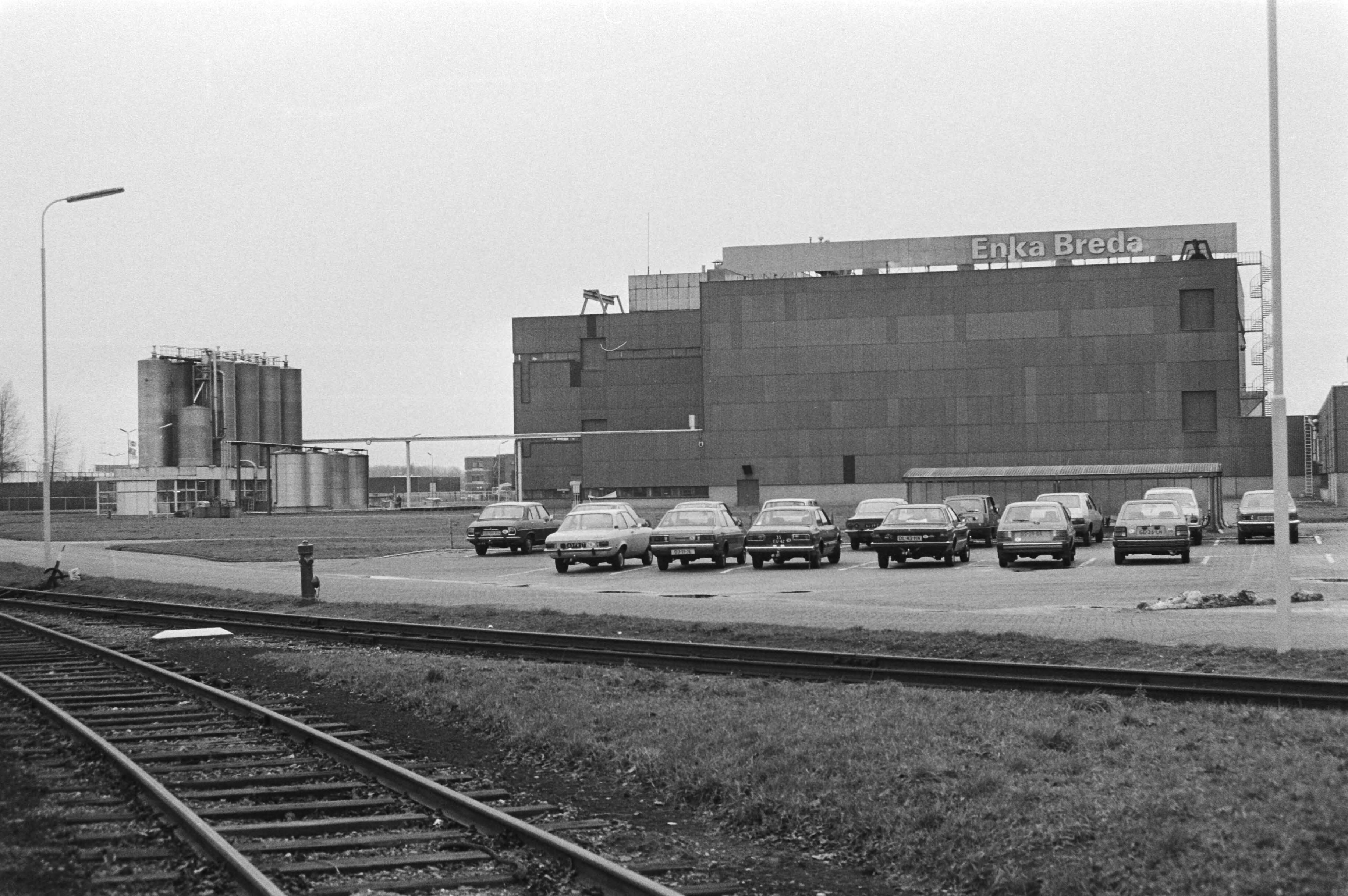 Bredase vestiging van Enka-kunstvezel concern gaat sluiten — De Enka-fabriek in Breda — Foto: Dijk, Hans van / Anefo. Licentie: Set B: Rechtenvrij / Publiek Domein. Bron: Nationaal Archief. http://hdl.handle.net/10648/acf2f4cc-d0b4-102d-bcf8-003048976d84