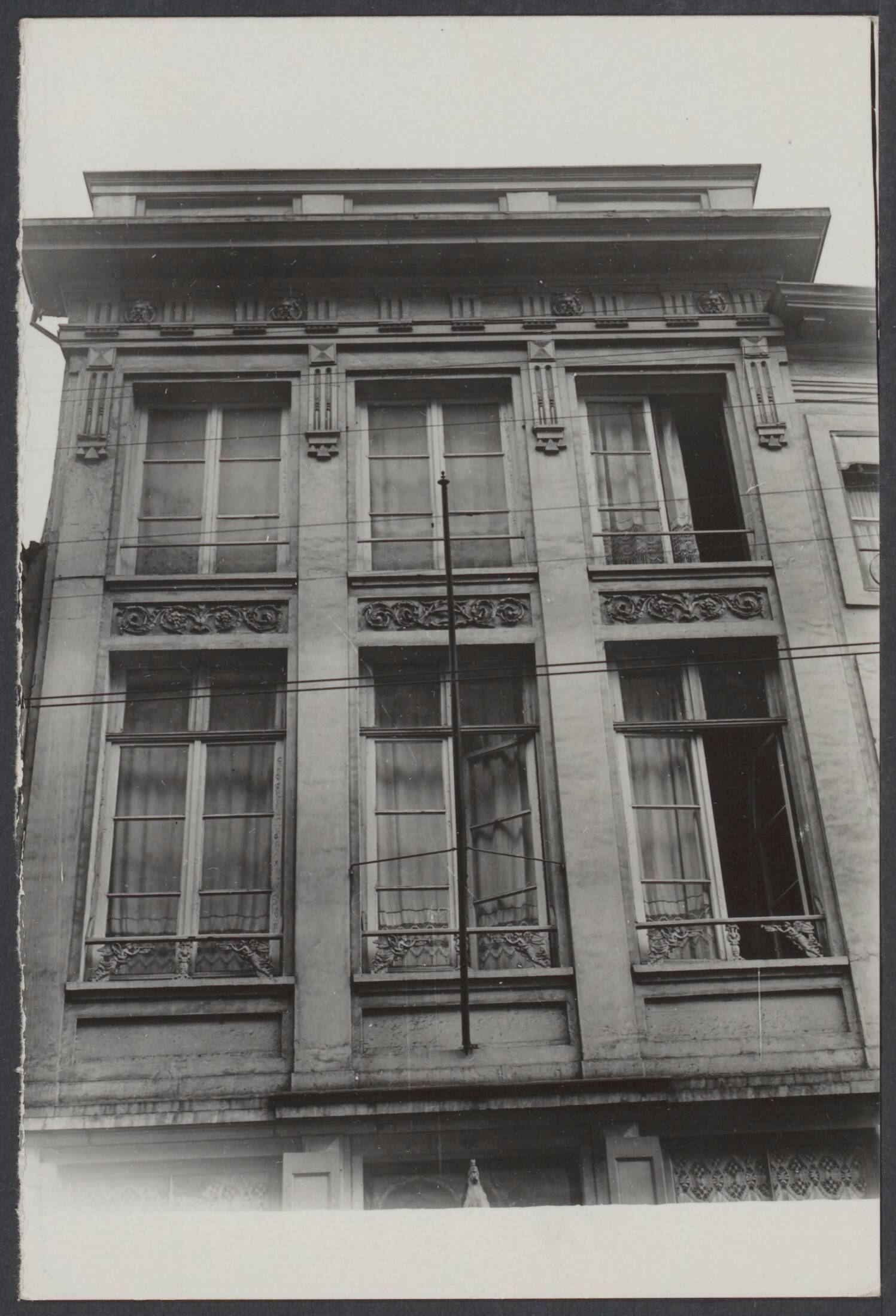 Mechelen — Mechelen. Gevel van het huis De Rode Haan aan de Befferstraat — Foto: Onbekend / Publiek Domein of Rechtenvrij. Licentie: Set B: Rechtenvrij / Publiek Domein. Bron: Nationaal Archief. http://hdl.handle.net/10648/1b509a9f-d80c-88e9-8dbd-81c0476e361f