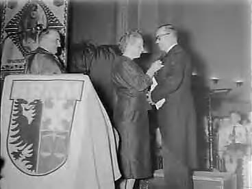 Fotocollectie Anefo — Viering Gouden Feest van de Interdiocesane Katholieke Middenstandsbond in het Concertgebouw Haarlem — Foto: Rossem, Wim van / Anefo. Licentie: Set B: Rechtenvrij / Publiek Domein. Bron: Nationaal Archief. http://hdl.handle.net/10648/a9604d3c-d0b4-102d-bcf8-003048976d84