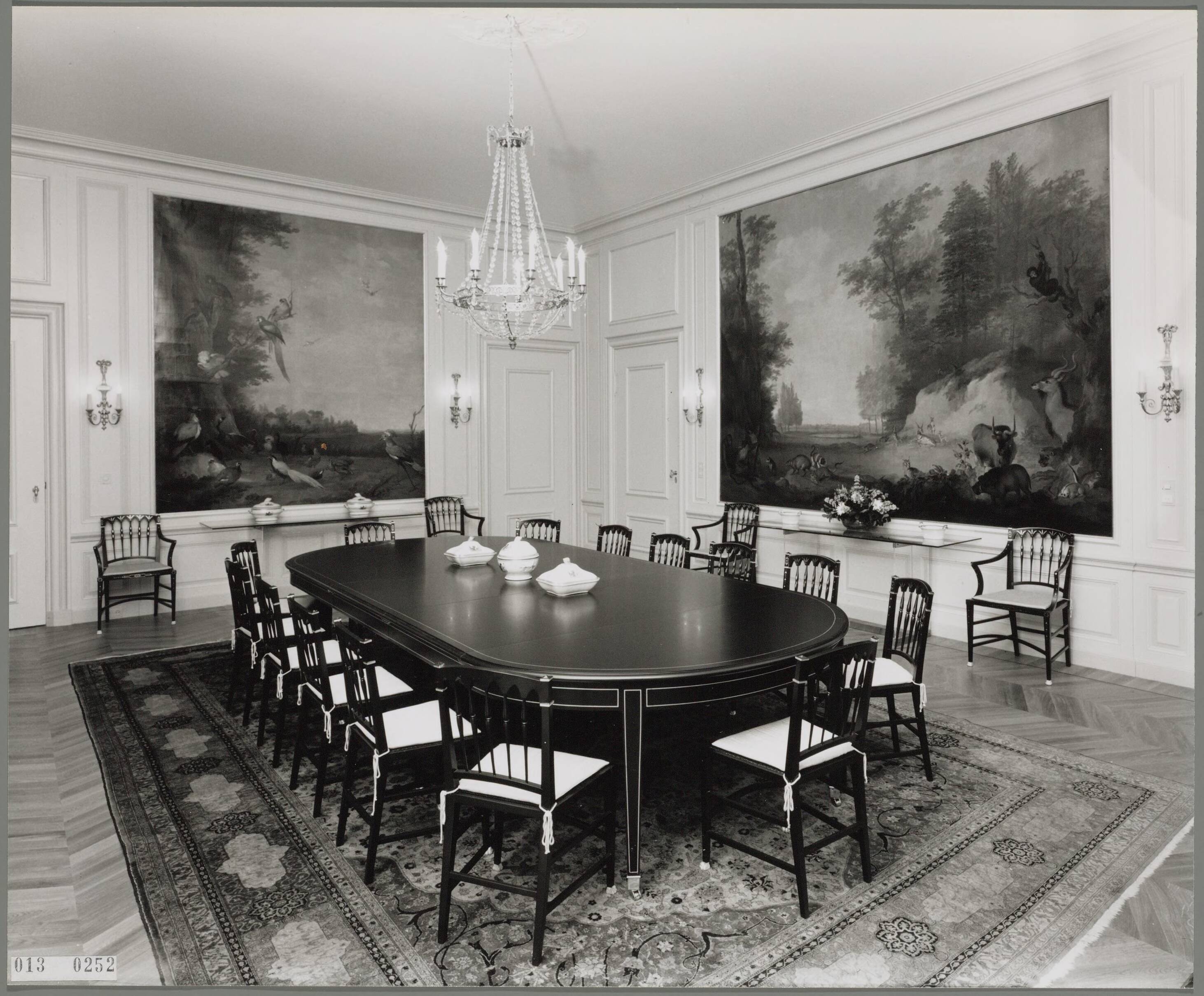 Paleis Huis ten Bosch te Den Haag — Eetkamer koninklijk gezin — Foto: Hofmeester, Bart / RVD. Licentie: Set B: Rechtenvrij / Publiek Domein. Bron: Nationaal Archief. http://hdl.handle.net/10648/afa8872c-d0b4-102d-bcf8-003048976d84