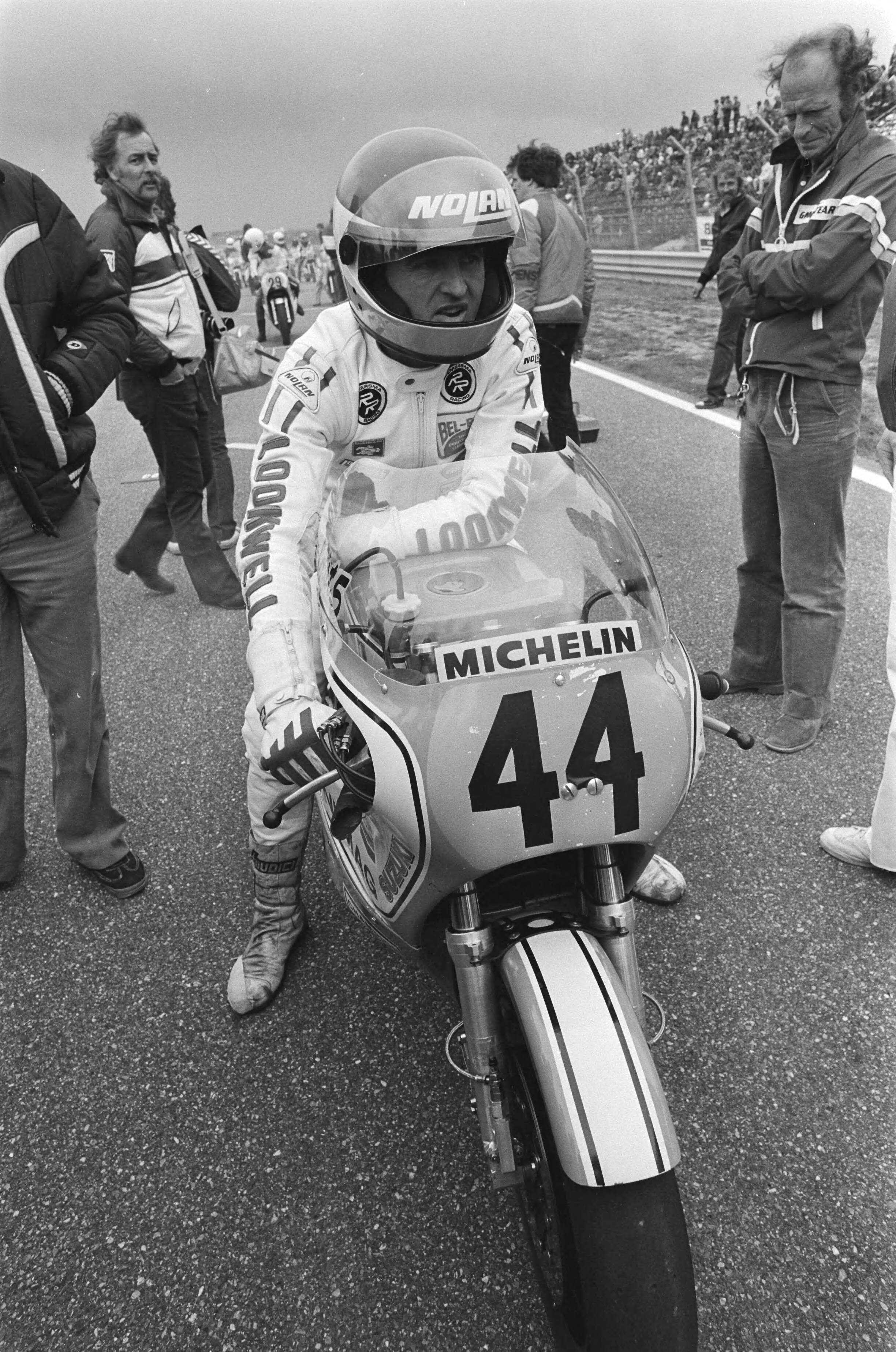 Internationale Olof-races 1980 in Zandvoort — Will Hartog bij de start — Foto: Antonisse, Marcel / Anefo. Licentie: Set B: Rechtenvrij / Publiek Domein. Bron: Nationaal Archief. http://hdl.handle.net/10648/ace7c606-d0b4-102d-bcf8-003048976d84