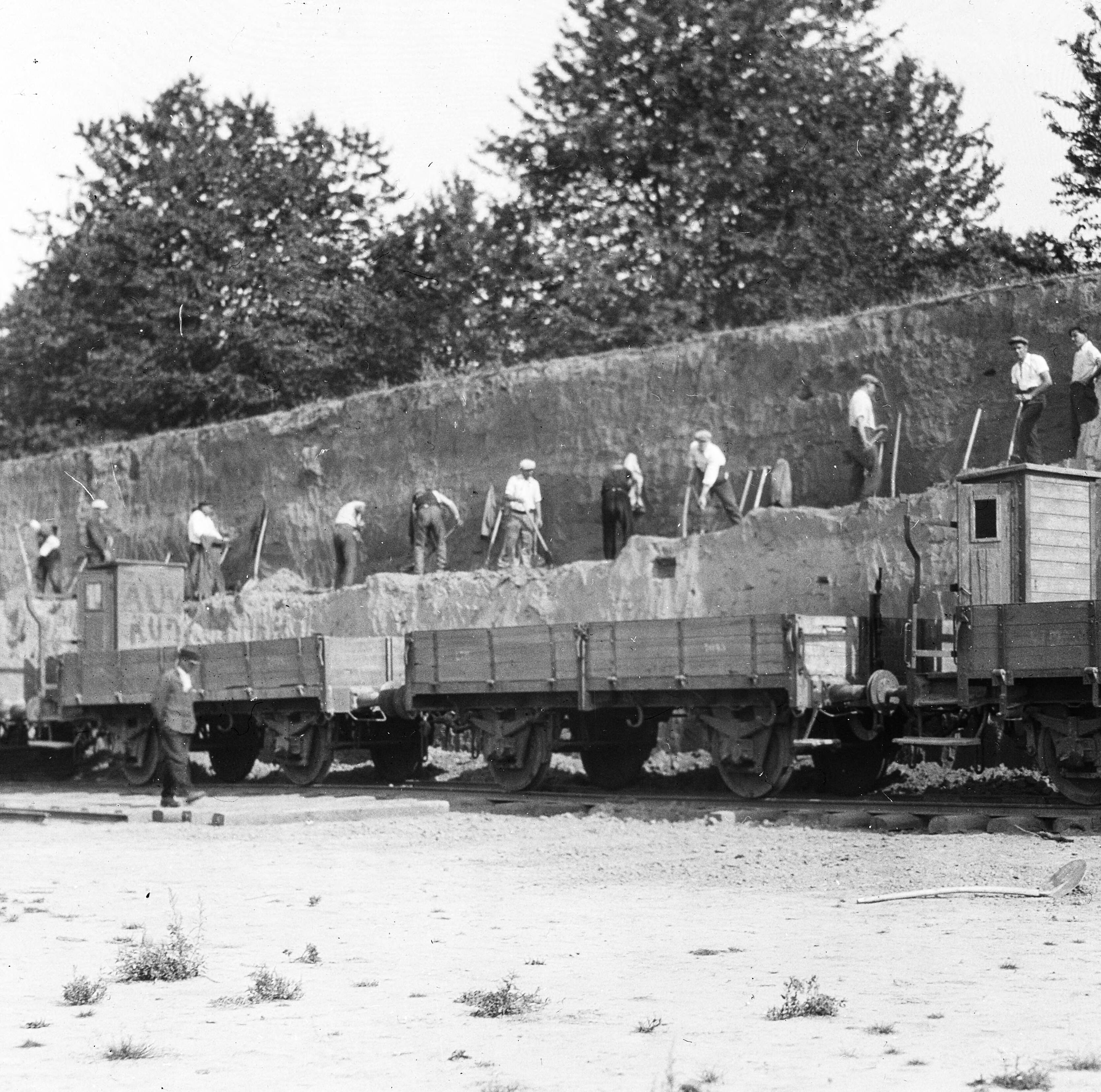 Fotocollectie Nederlandse Heidemaatschappij — afgraving zand — Foto: Fotograaf Onbekend / Heidemij. Licentie: Set B: Rechtenvrij / Publiek Domein. Bron: Nationaal Archief. http://hdl.handle.net/10648/ae49a366-d0b4-102d-bcf8-003048976d84