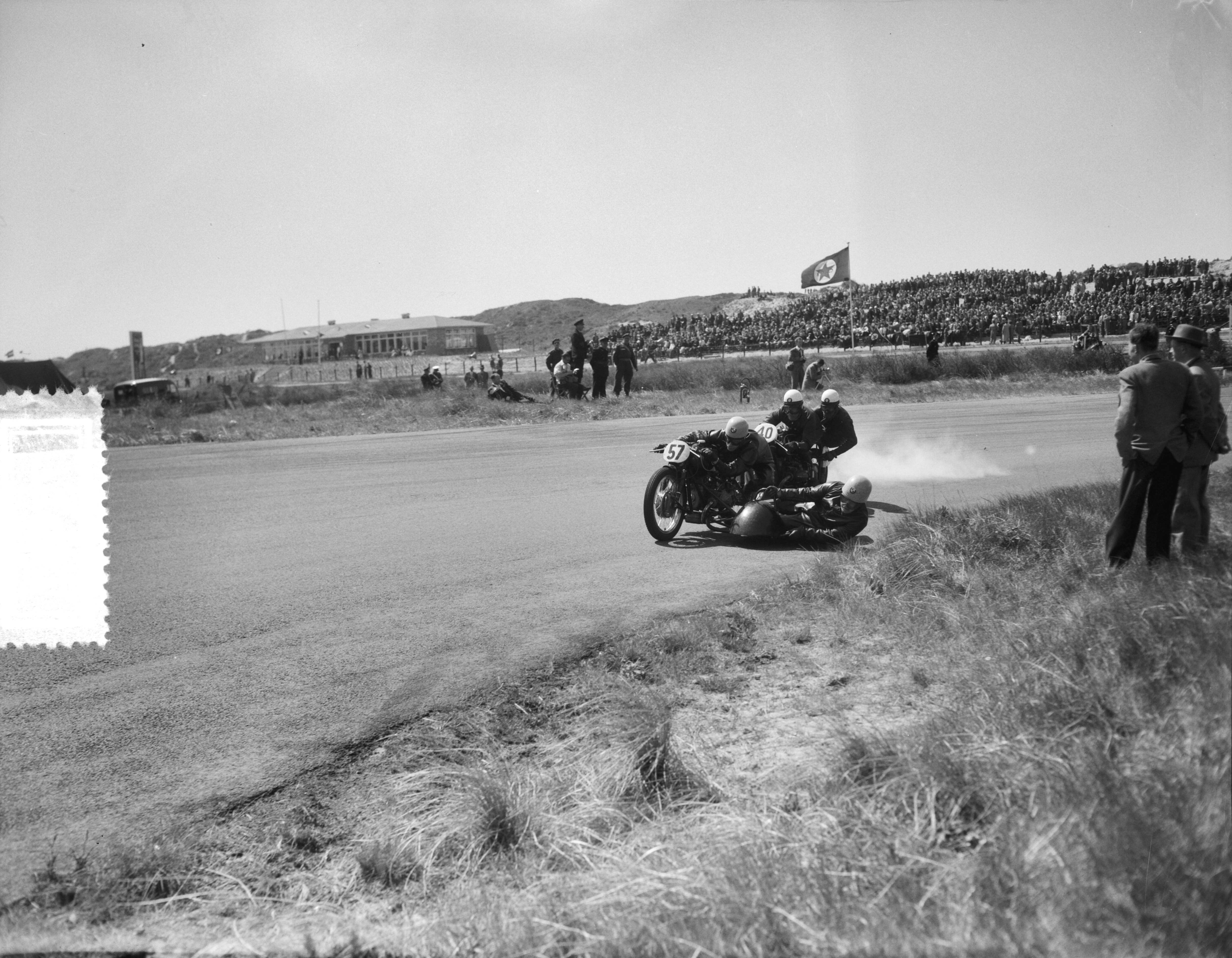 Fotocollectie Anefo — Zijspanrace op het circuit van Zandvoort. Jack Wijns (België) — Foto: Bilsen, Joop van / Anefo. Licentie: Set B: Rechtenvrij / Publiek Domein. Bron: Nationaal Archief. http://hdl.handle.net/10648/a948a074-d0b4-102d-bcf8-003048976d84