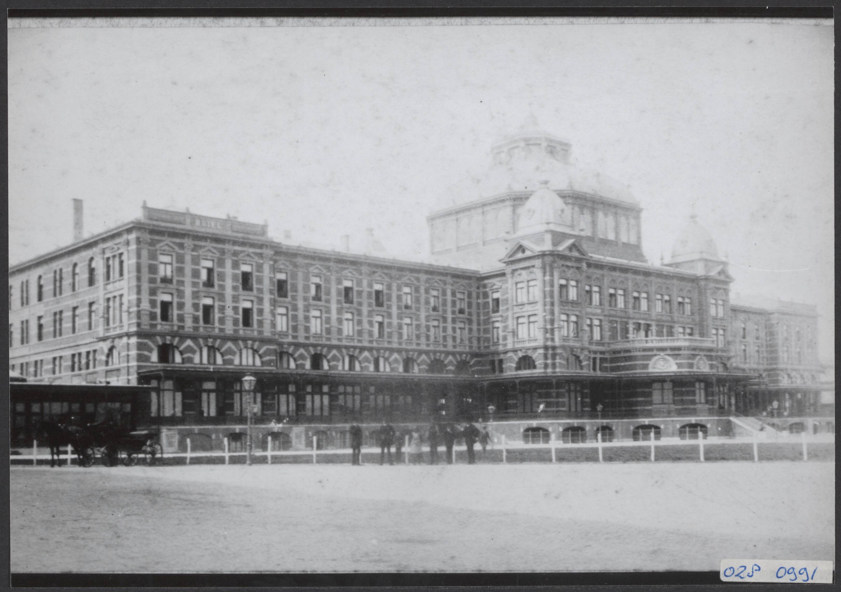 Fotocollectie Elsevier Binnenland — Kurhaus te Scheveningen — Foto: Onbekend / Publiek Domein of Rechtenvrij. Licentie: Set B: Rechtenvrij / Publiek Domein. Bron: Nationaal Archief. http://hdl.handle.net/10648/addf723e-d0b4-102d-bcf8-003048976d84