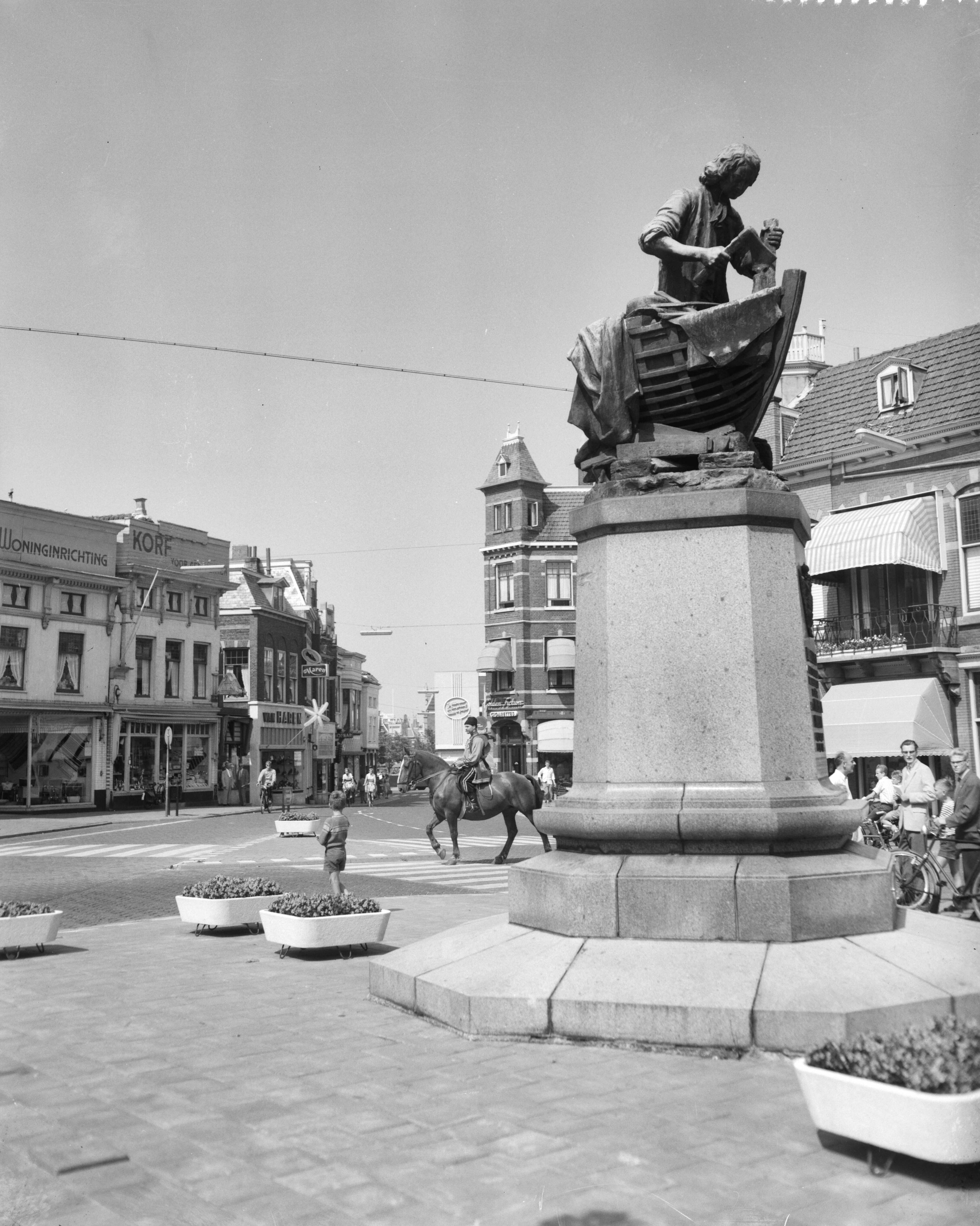 Fotocollectie Anefo — "Czaar Peter treft maatregelen voor Dam tot Dam race" — Foto: Noske, J.D. / Anefo. Licentie: Set B: Rechtenvrij / Publiek Domein. Bron: Nationaal Archief. http://hdl.handle.net/10648/a99ba3fa-d0b4-102d-bcf8-003048976d84