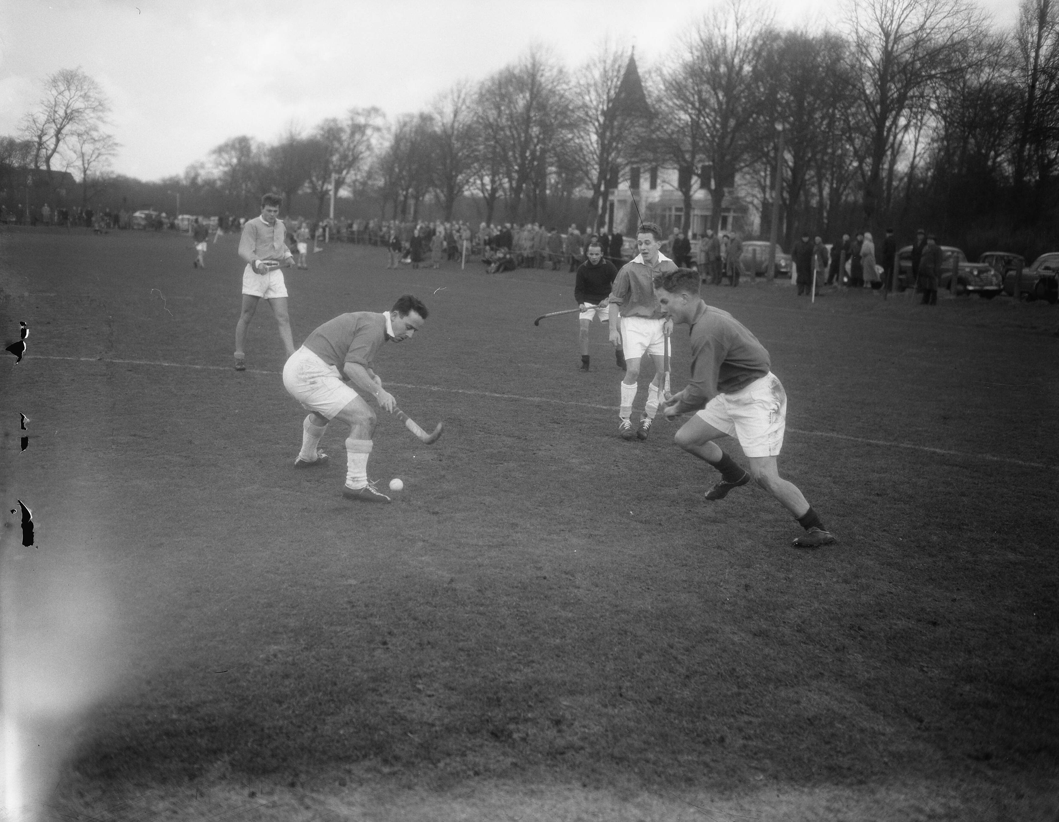 Fotocollectie Anefo — Hockey. BMHC tegen TOGO 0-2. Spelmoment — Foto: Behrens, Herbert F. / Anefo. Licentie: Set B: Rechtenvrij / Publiek Domein. Bron: Nationaal Archief. http://hdl.handle.net/10648/a91b3c1a-d0b4-102d-bcf8-003048976d84