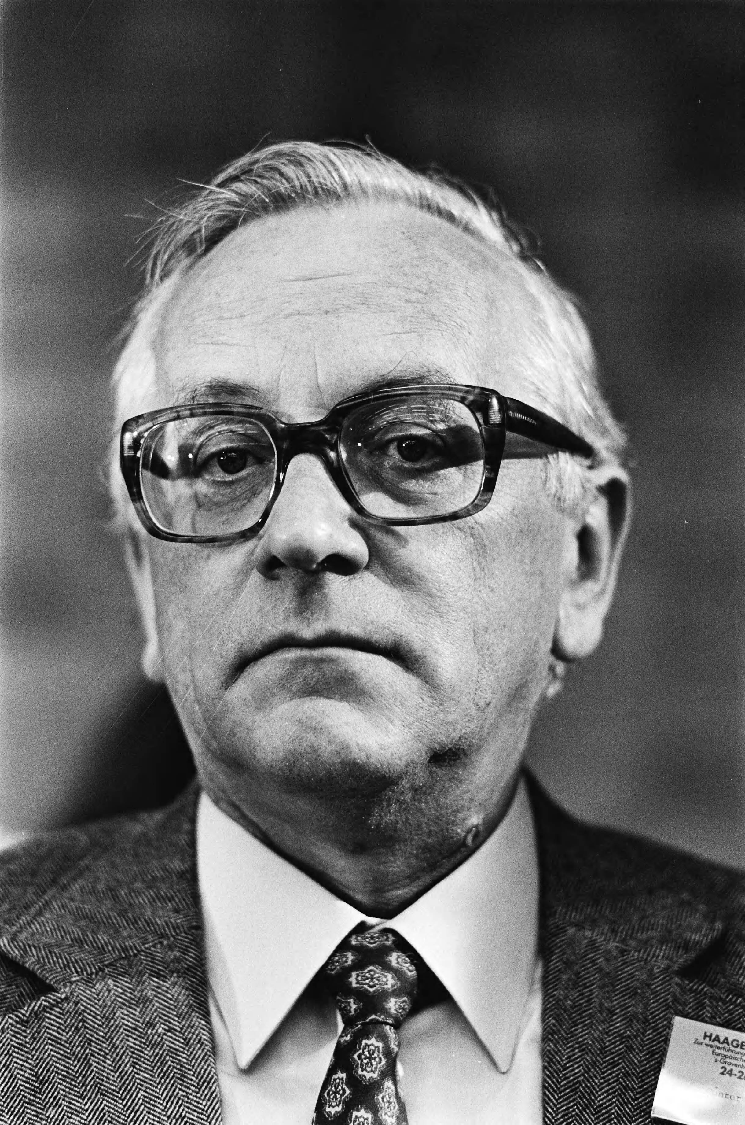 Fotocollectie Anefo — Europese conferentie van schrijvers "Haagse Treffen" in Kurhaus te Scheveningen; Gunter Gaus , kop — Foto: Antonisse, Marcel / Anefo. Licentie: Set B: Rechtenvrij / Publiek Domein. Bron: Nationaal Archief. http://hdl.handle.net/10648/ad185d0c-d0b4-102d-bcf8-003048976d84