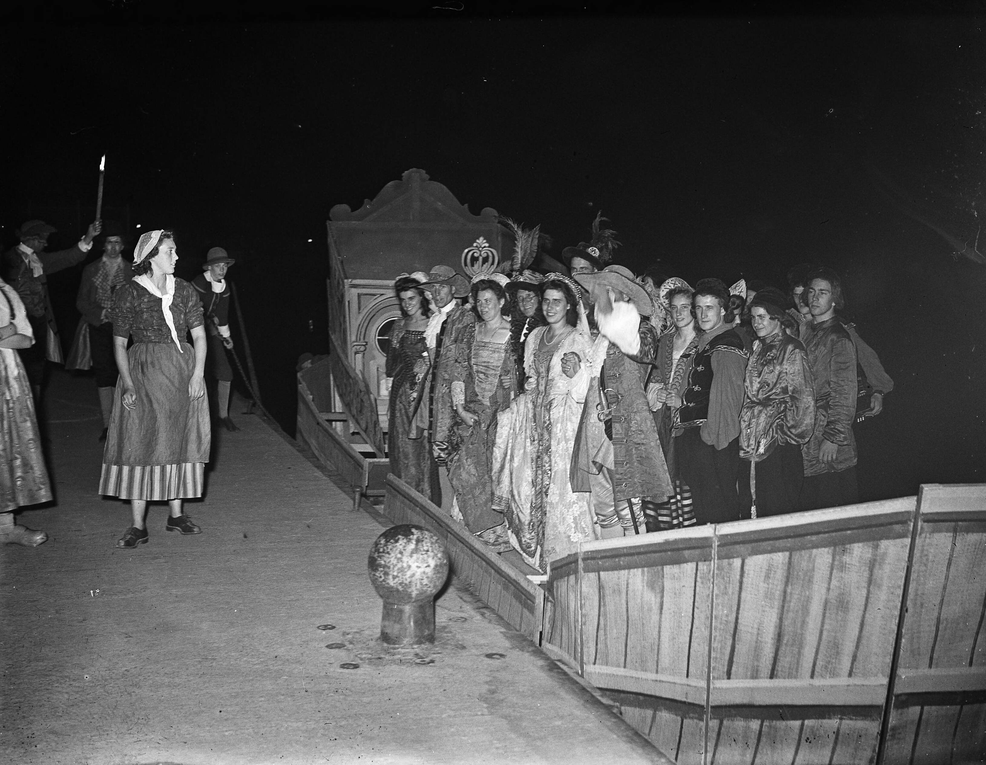 Fotocollectie Anefo — Czaar Peter Feest Zaandam — Foto: Deelen, […] van / Anefo. Licentie: Set B: Rechtenvrij / Publiek Domein. Bron: Nationaal Archief. http://hdl.handle.net/10648/a8aba404-d0b4-102d-bcf8-003048976d84