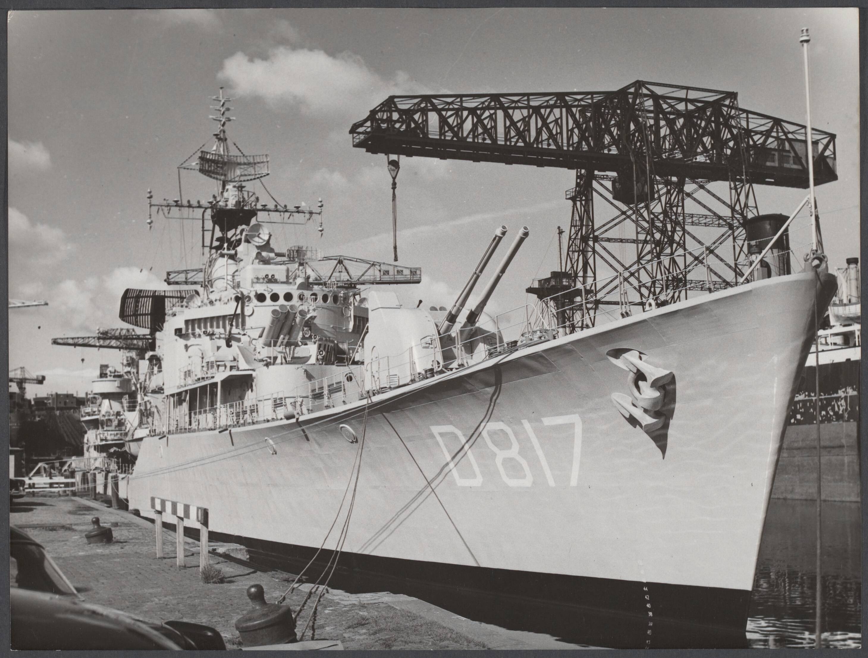 Onderzeebootjagers, alph. op naam H t/m Z - Nederland — Indienststelling Hr. Ms. onderzeebootjager "Utrecht" bij de Koninklijke Maatschappij "De Schelde" te Vlissingen — Foto: Behrens, Herbert F. / Anefo. Licentie: Set B: Rechtenvrij / Publiek Domein. Bron: Nationaal Archief. http://hdl.handle.net/10648/85b6dab2-5480-c35b-1980-9a0e00cea47e