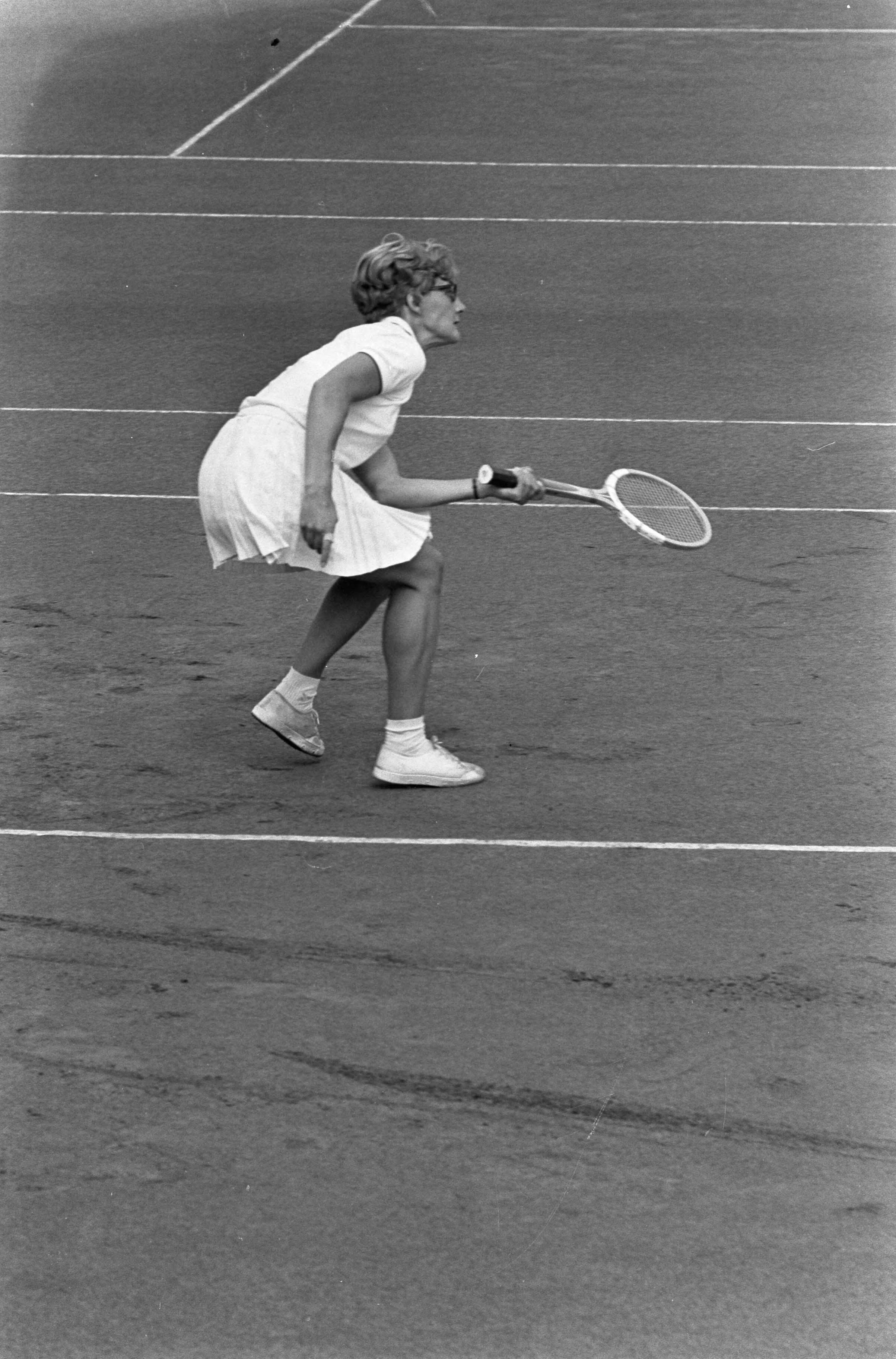 Fotocollectie Anefo — Nederlandse Tenniskampioenschappen Scheveningen. — Foto: Koch, Eric / Anefo. Licentie: Set B: Rechtenvrij / Publiek Domein. Bron: Nationaal Archief. http://hdl.handle.net/10648/ab230b82-d0b4-102d-bcf8-003048976d84