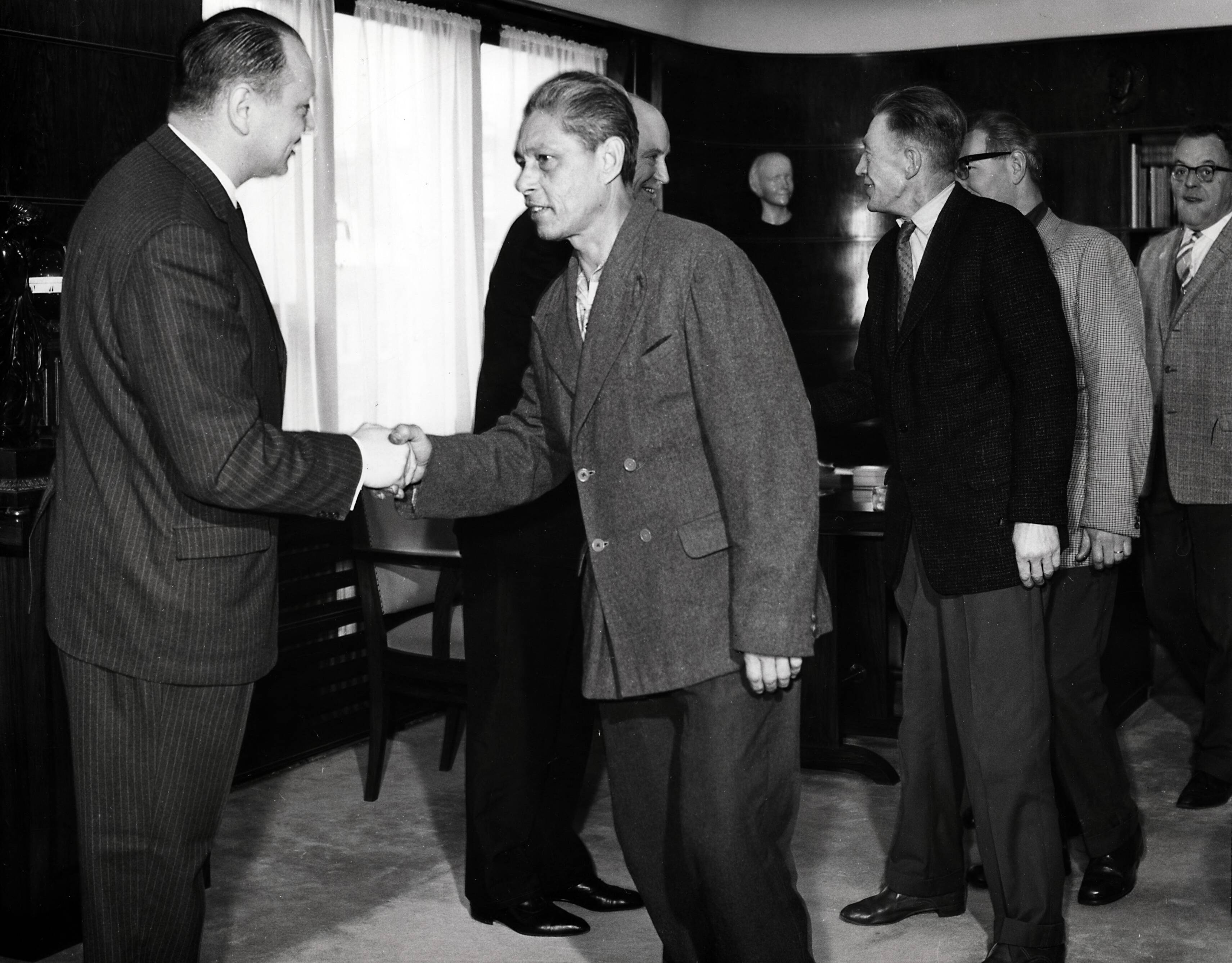 Collectie nader te bepalen — Drukkerij N.V. De Spaarnestad [receptie] — Foto: Fotograaf Onbekend / Fotobureau onbekend / Spaarnestad Photo (05887). Licentie: Set B: Rechtenvrij / Publiek Domein. Bron: Nationaal Archief. http://hdl.handle.net/10648/35429da6-3b80-a382-e063-6df0900a6686