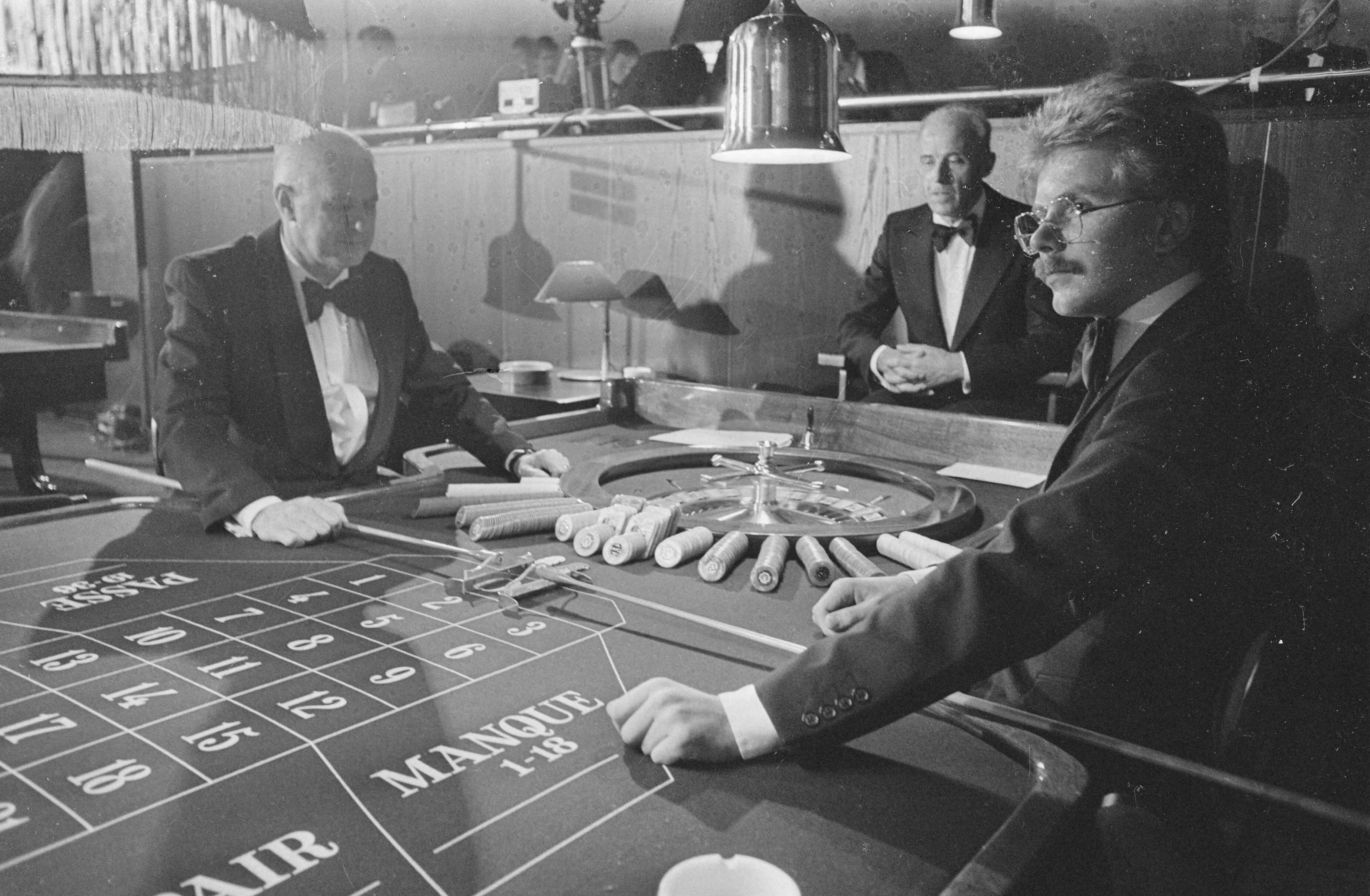 Fotocollectie Anefo — Opening Casino Zandvoort; overzicht van het casino in bedrijf — Foto: Peters, Hans / Anefo. Licentie: Set B: Rechtenvrij / Publiek Domein. Bron: Nationaal Archief. http://hdl.handle.net/10648/ad7a1a2e-d0b4-102d-bcf8-003048976d84