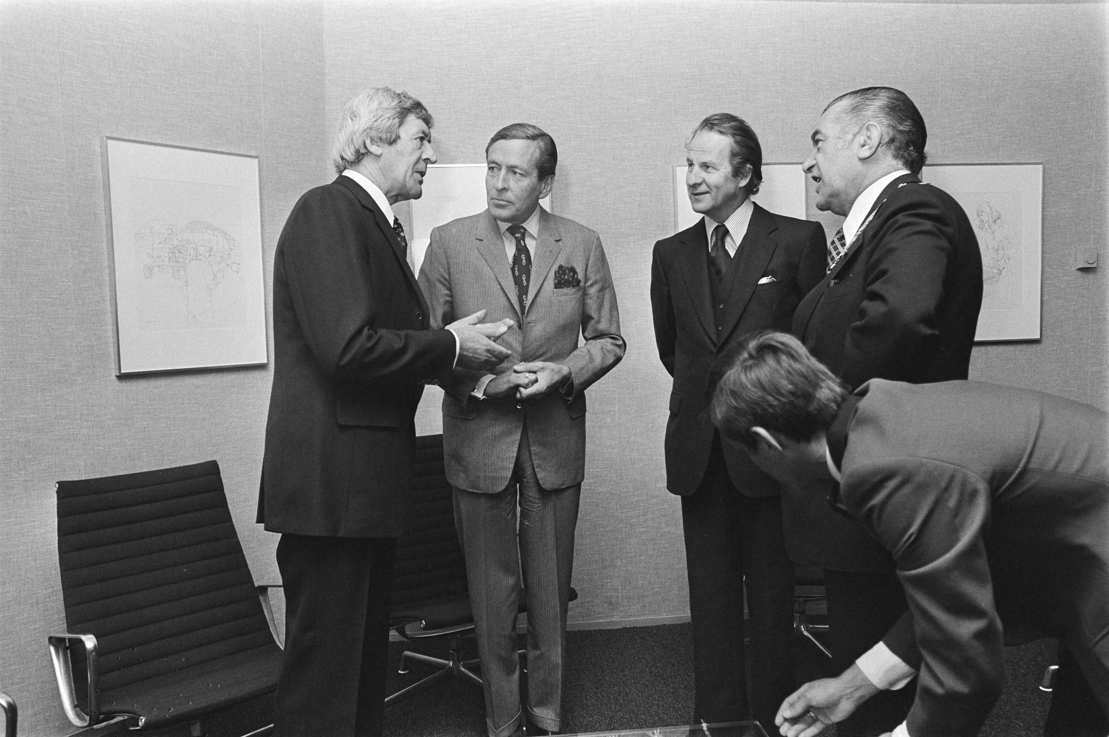 Fotocollectie Anefo — Prins Claus opent Cooperatieve Vereniging Suiker Unie Breda, begroeting — Foto: Peters, Hans / Anefo. Licentie: Set B: Rechtenvrij / Publiek Domein. Bron: Nationaal Archief. http://hdl.handle.net/10648/ac8b6db6-d0b4-102d-bcf8-003048976d84