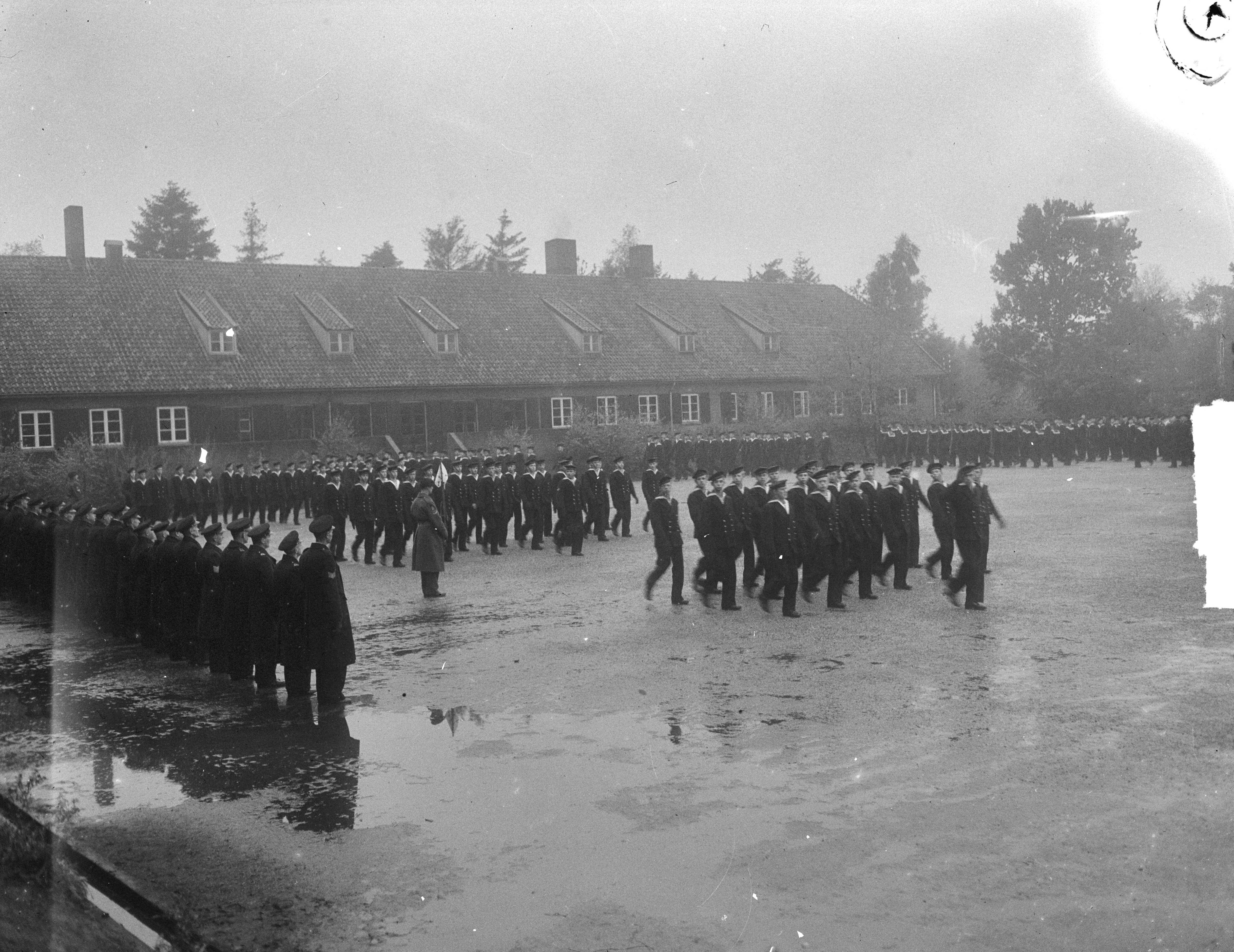 Fotocollectie Anefo — Beediging in de MOC Hilversum Marvo. Overzicht — Foto: Merk, Ben / Anefo. Licentie: Set B: Rechtenvrij / Publiek Domein. Bron: Nationaal Archief. http://hdl.handle.net/10648/a8bf7740-d0b4-102d-bcf8-003048976d84